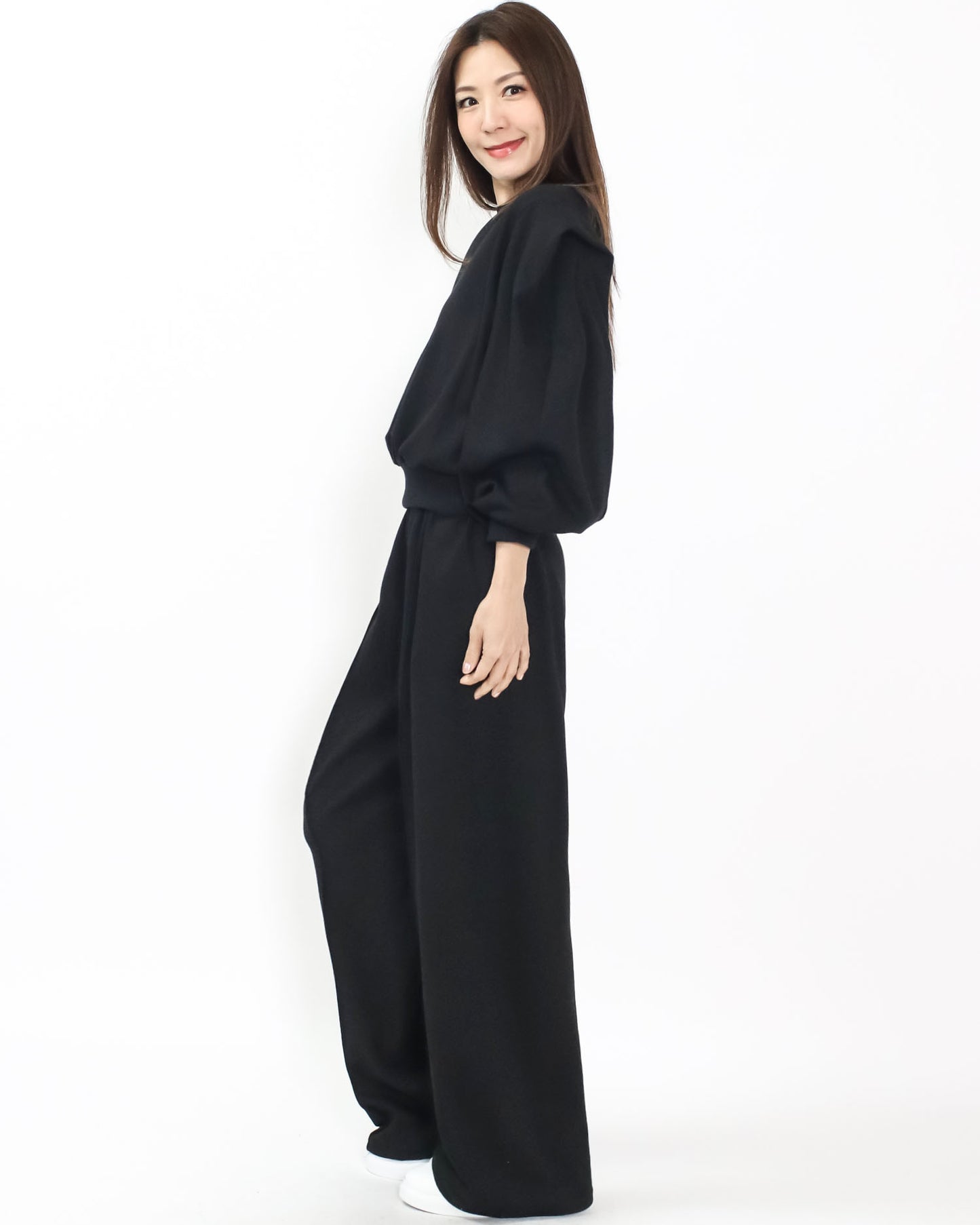 black sweatshirt & straight pants set *pre-order*