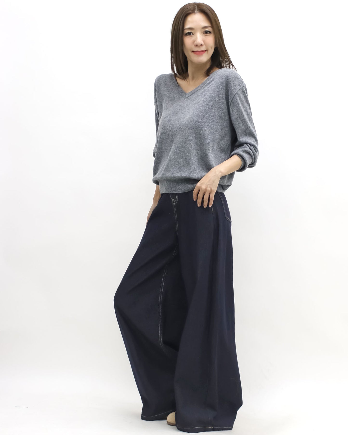 grey V neck front & back knitted top