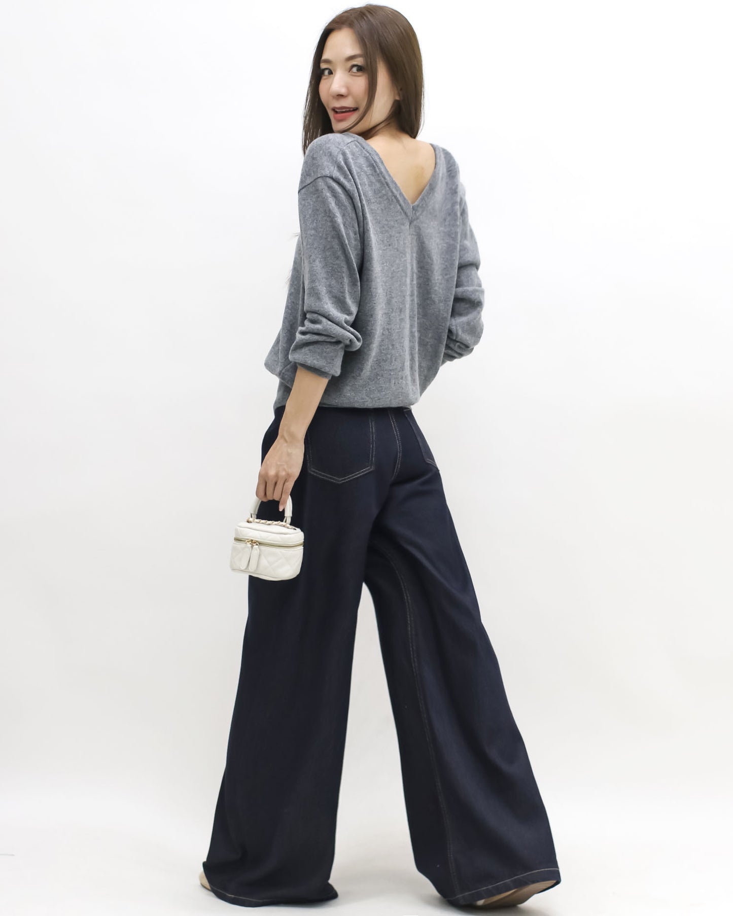 grey V neck front & back knitted top