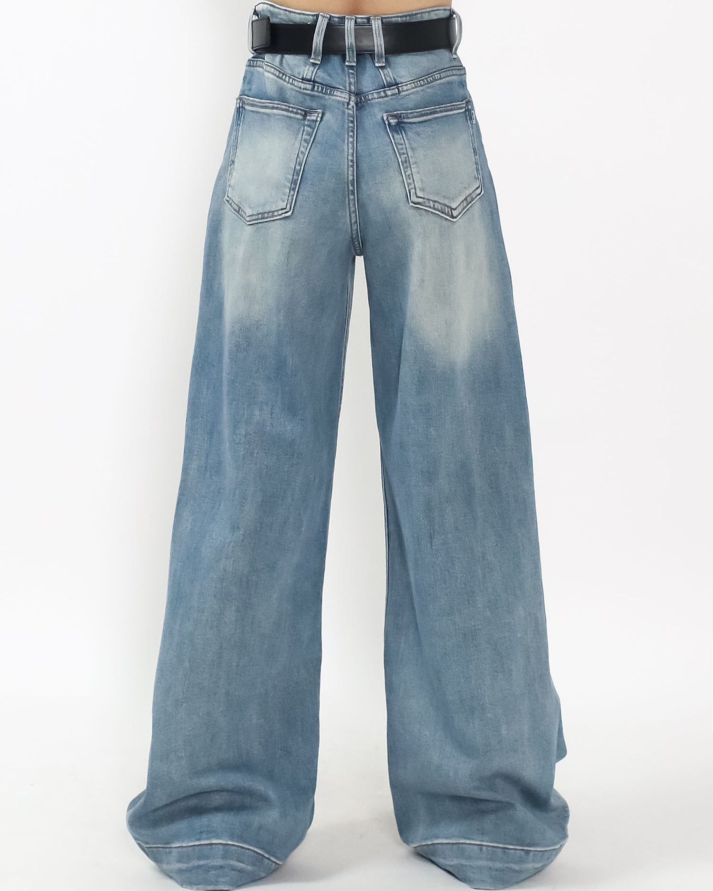 washed blue denim straight legs jeans w/ belt *pre-order*
