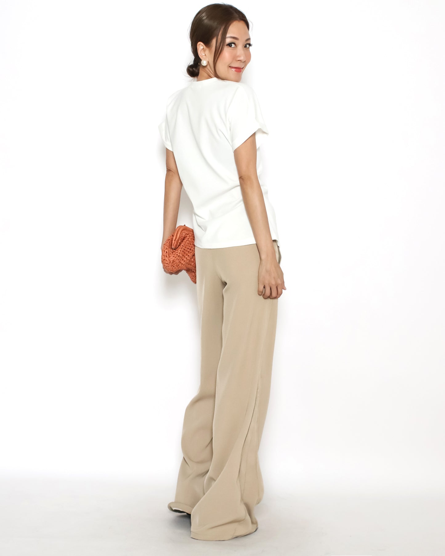 ivory V neck cutout front roll sleeve tee