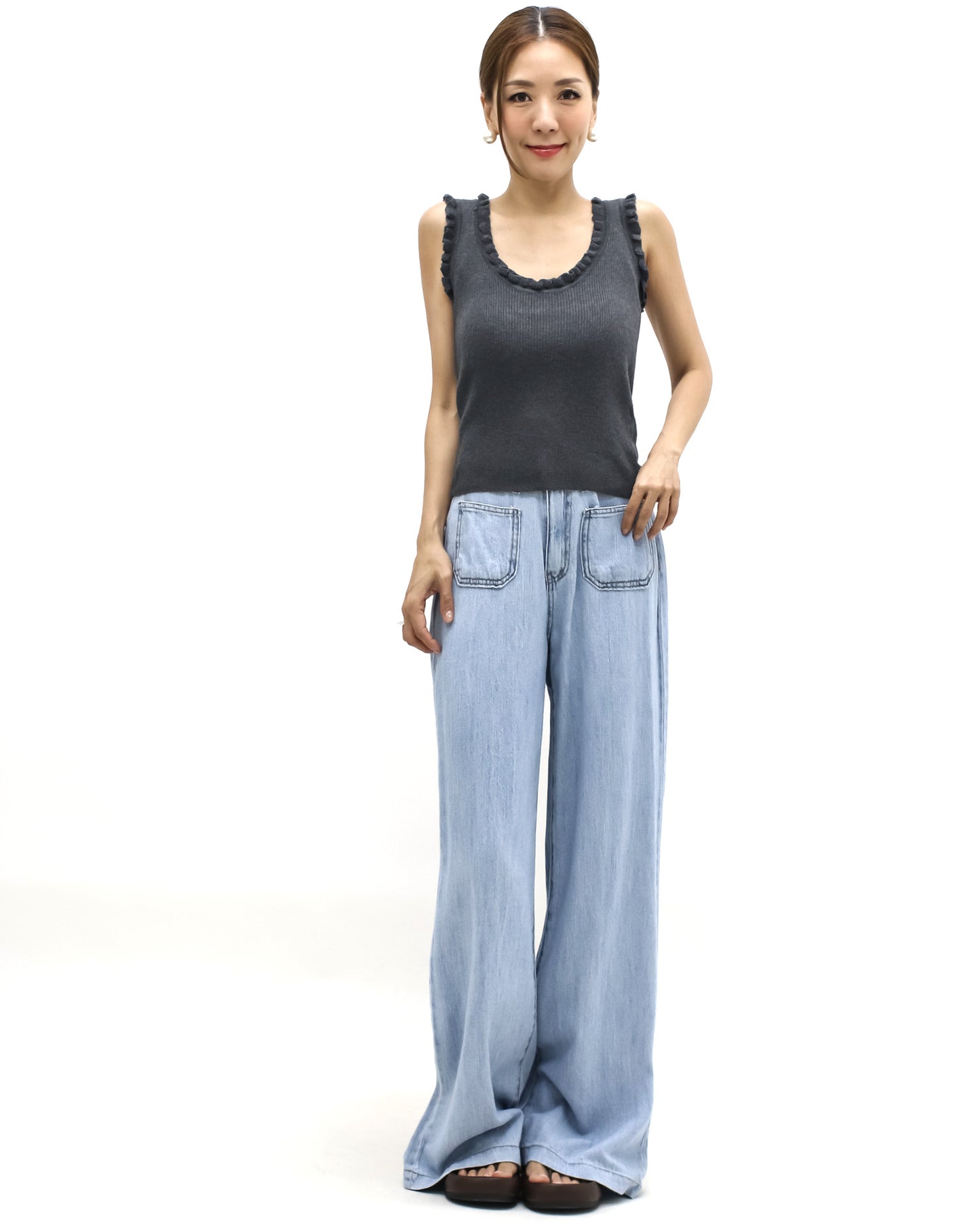 grey ruffles hem knitted vest