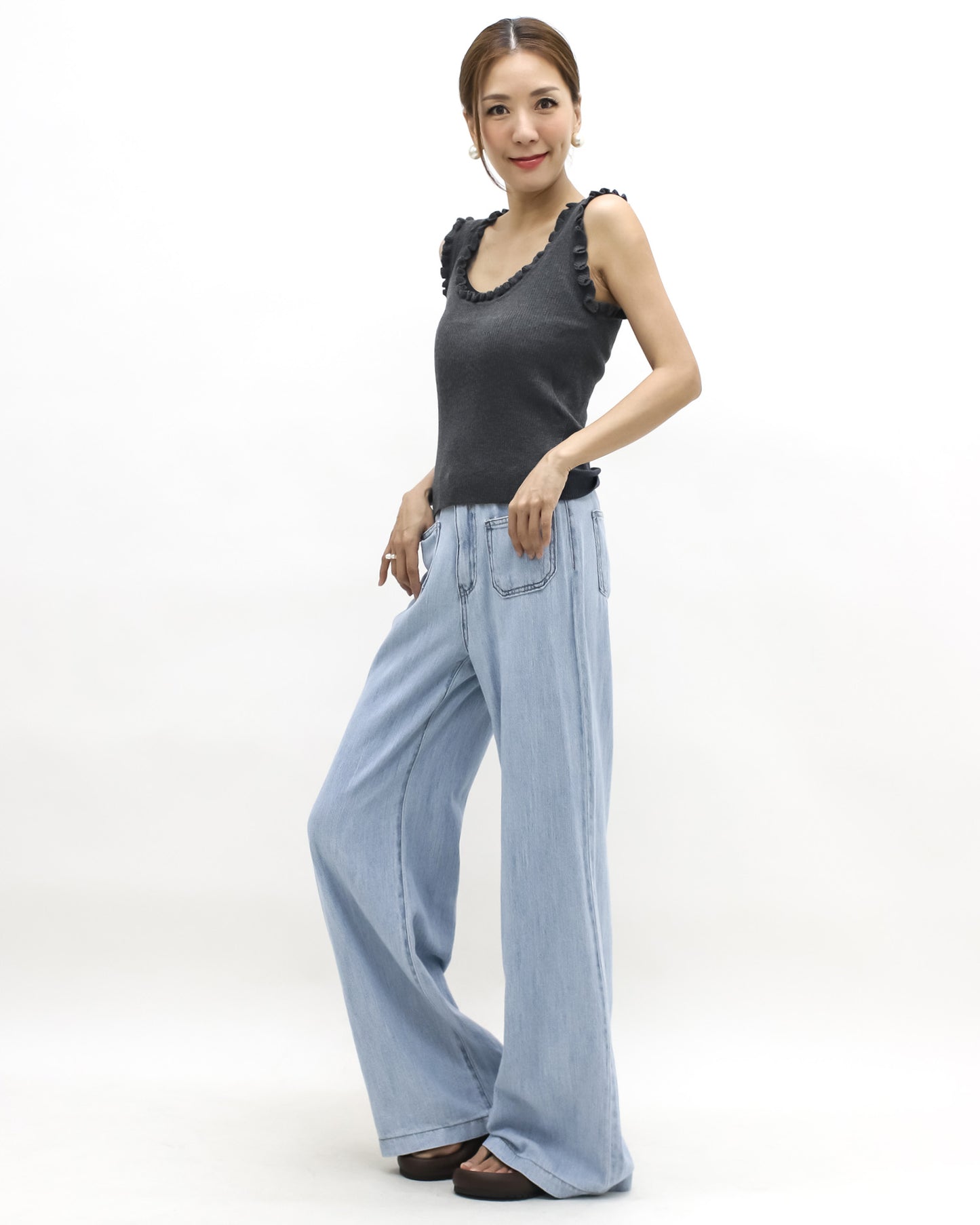 grey ruffles hem knitted vest