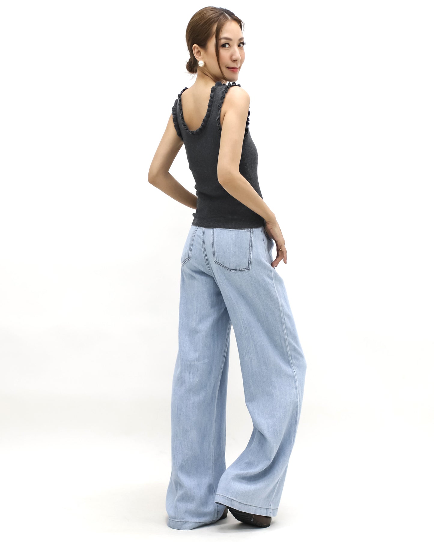 grey ruffles hem knitted vest