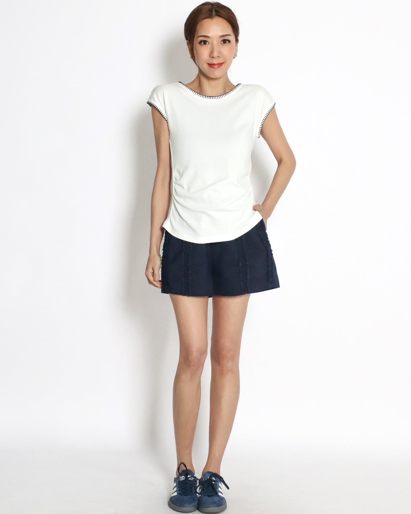 ivory w/ black stitched trim tee