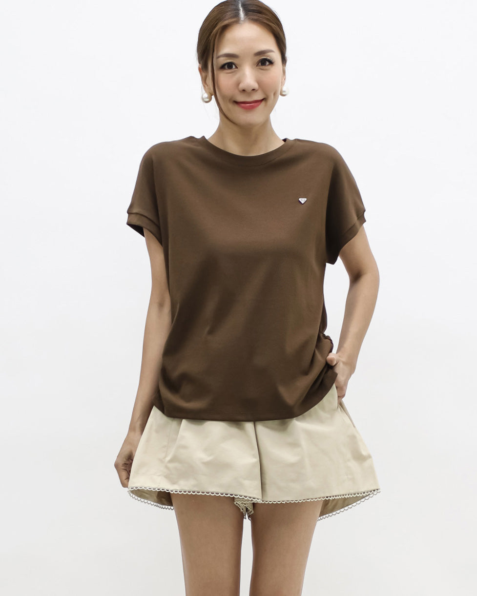 brown round shoulder tee