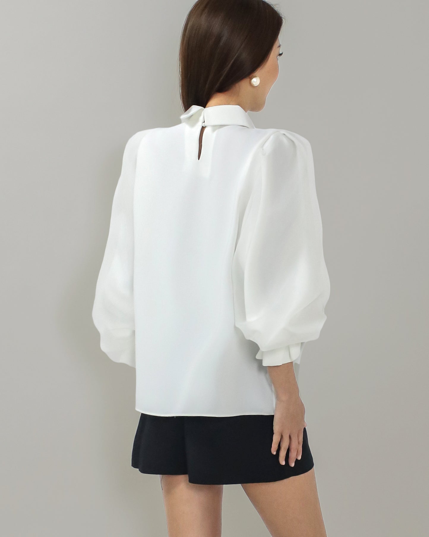 ivory bow collar w/ mesh puff sleeves layer shirt