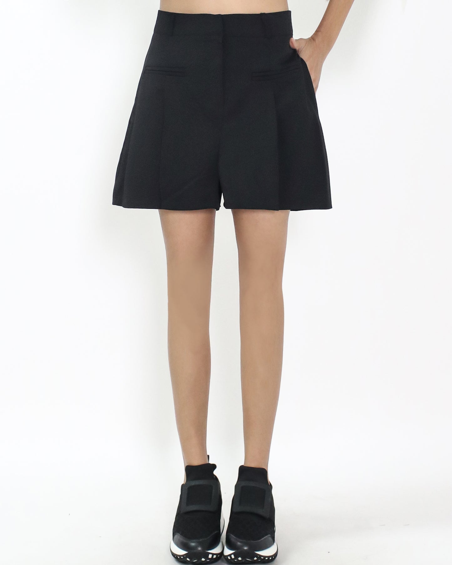 black pleats front slinky shorts
