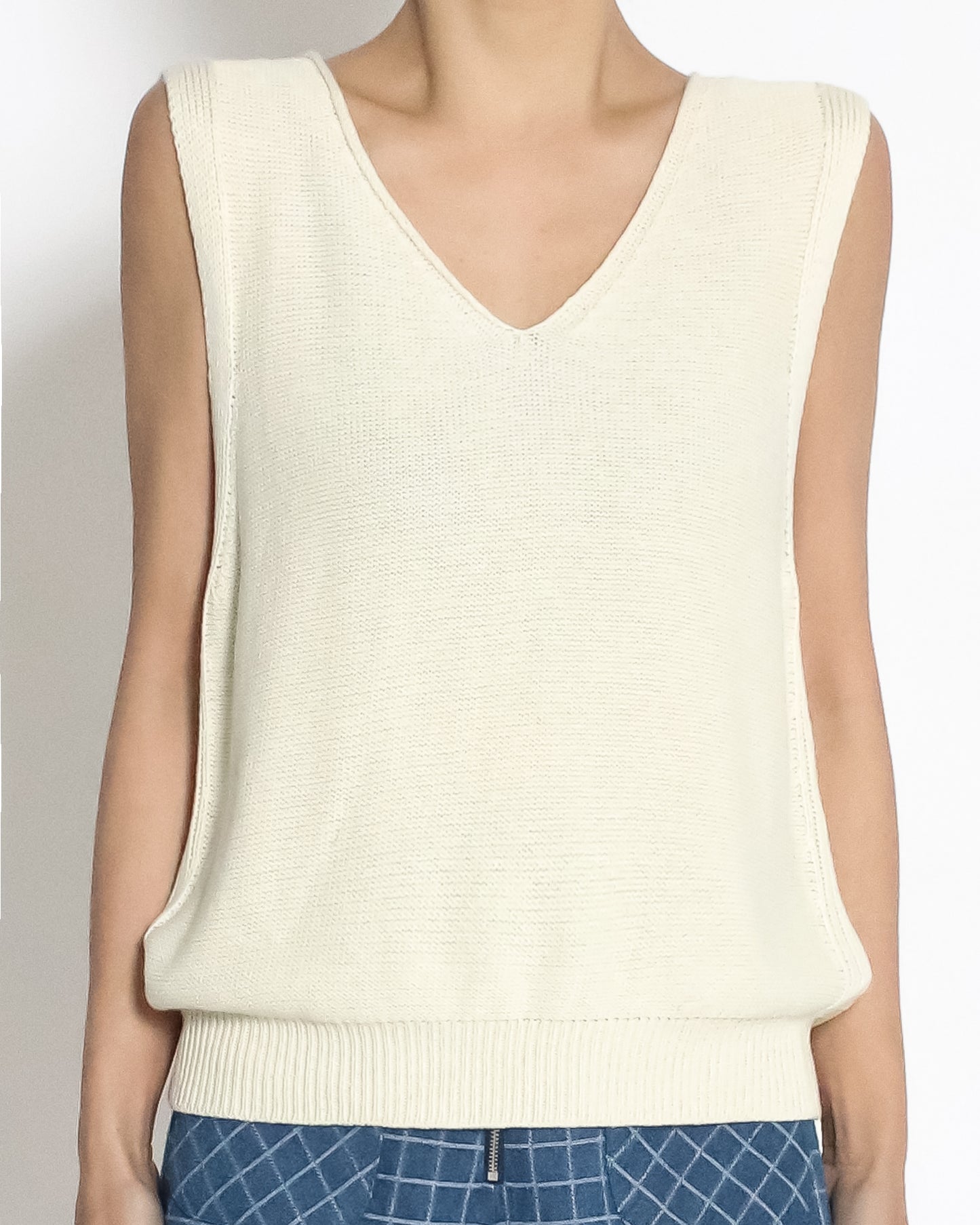 ivory V neck basic knitted vest *pre-order*