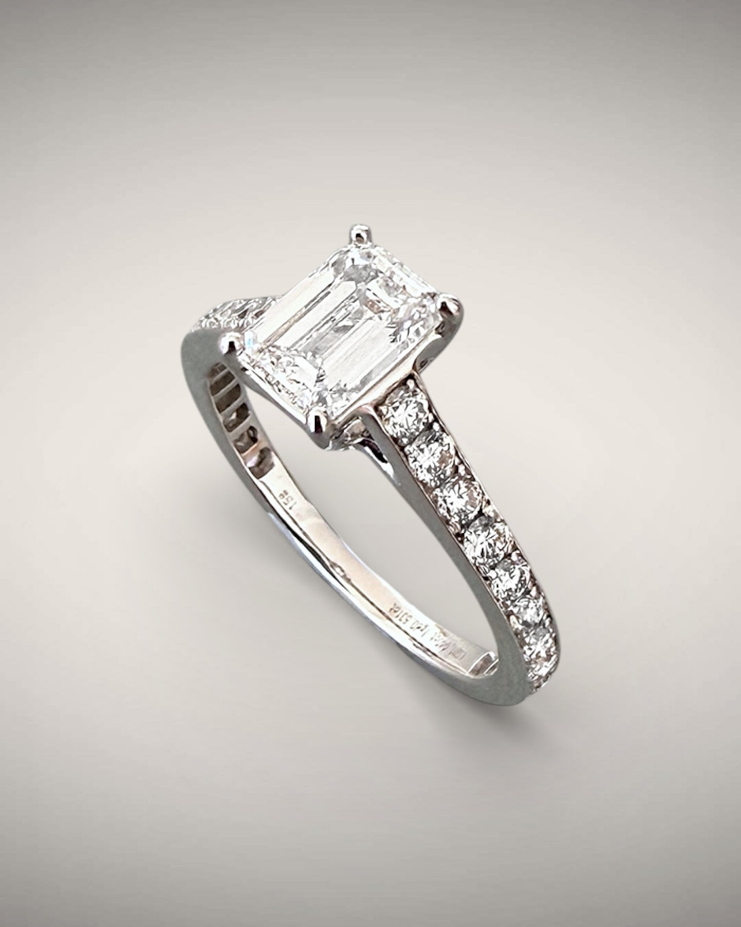 GAL 1ct emerald halo lab-grown diamond alloy ring