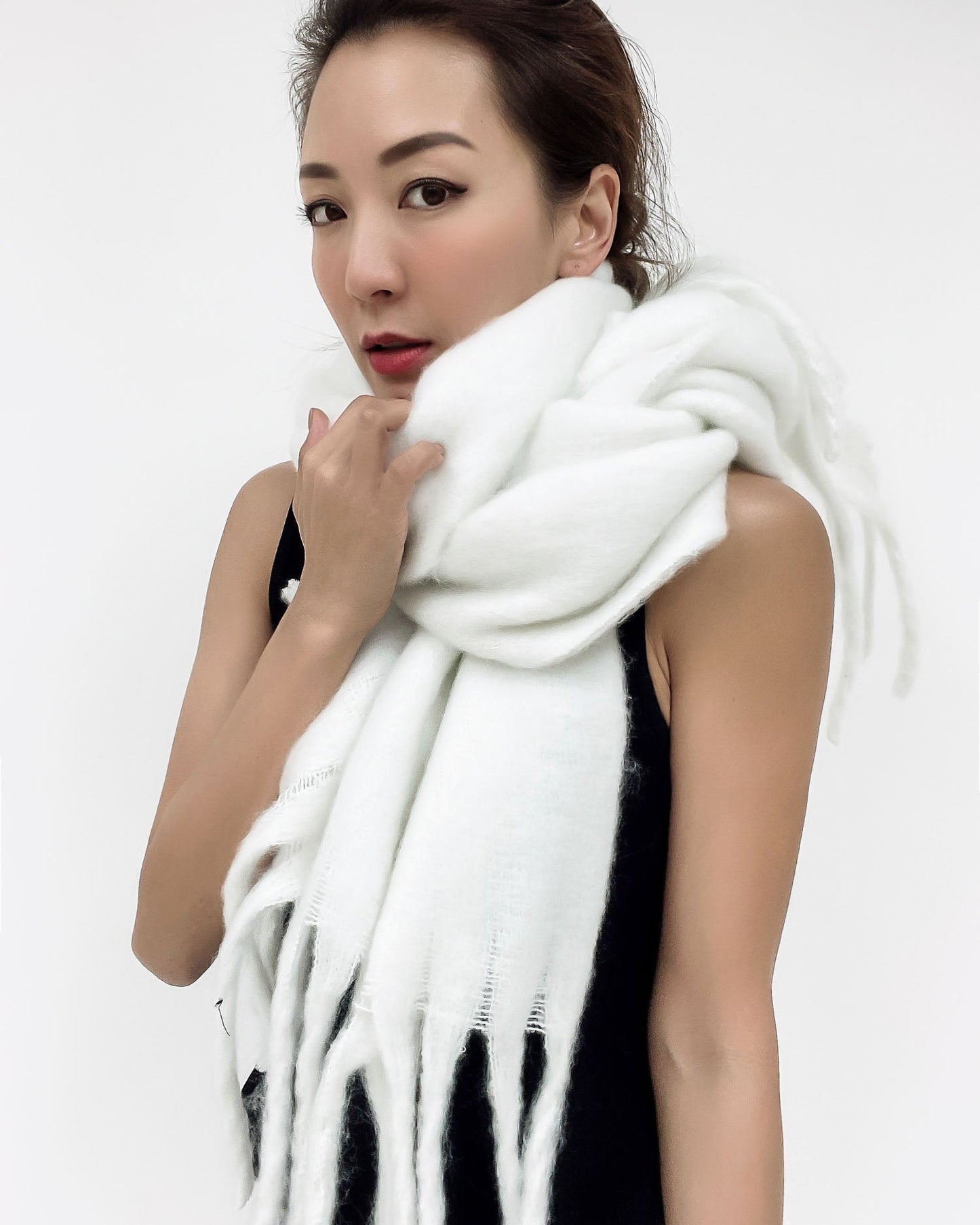 ivory wool-blended tassels scarf *pre-order*