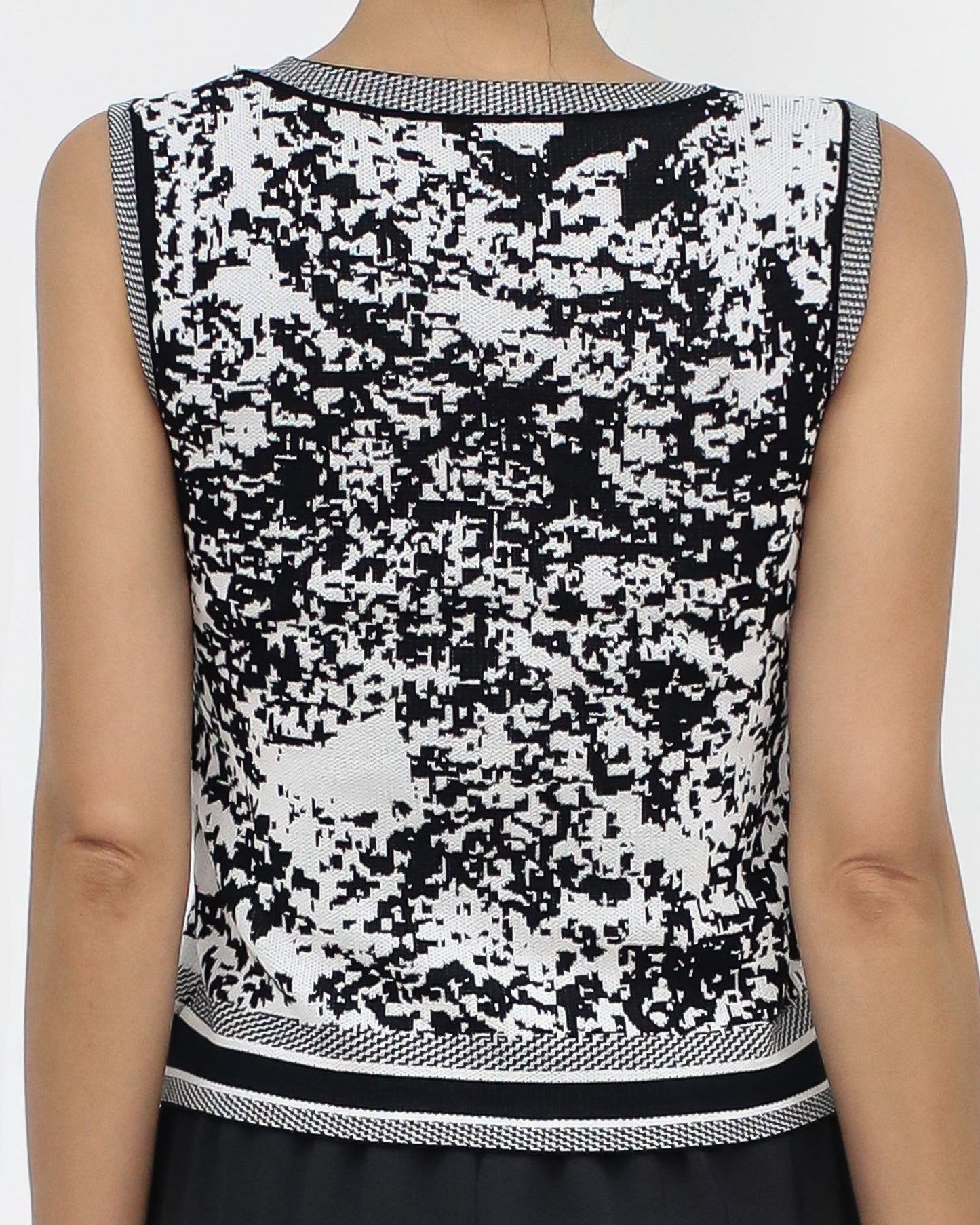 black & ivory printed knitted top *pre-order*