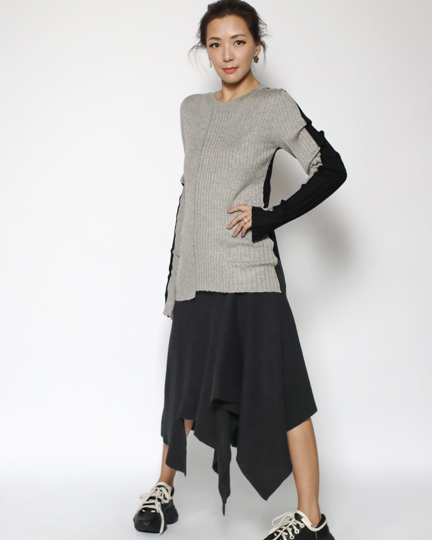 black asymmetric hem knitted skirt *pre-order*