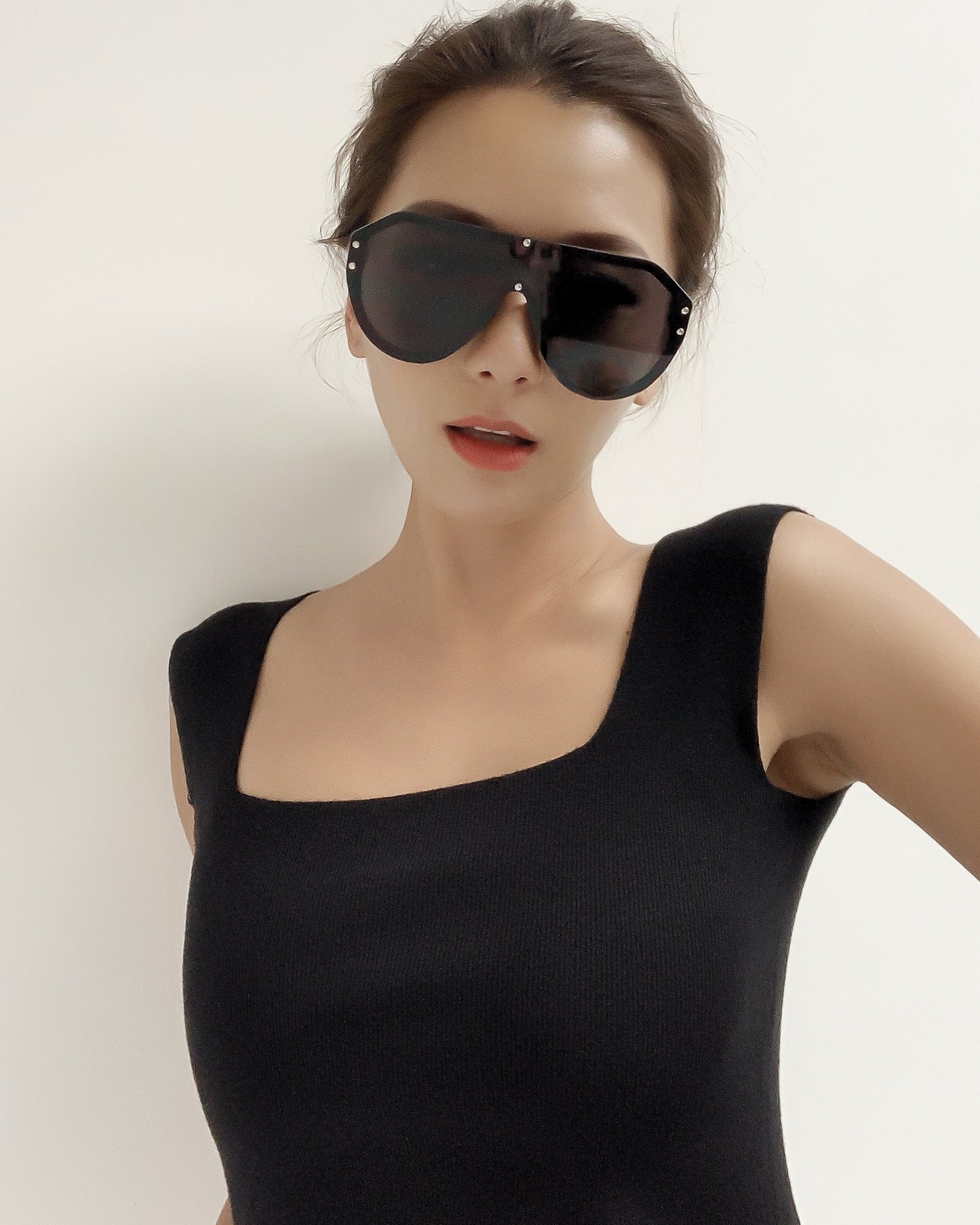 black with dark grey lens frameless sunglasses *pre-order*