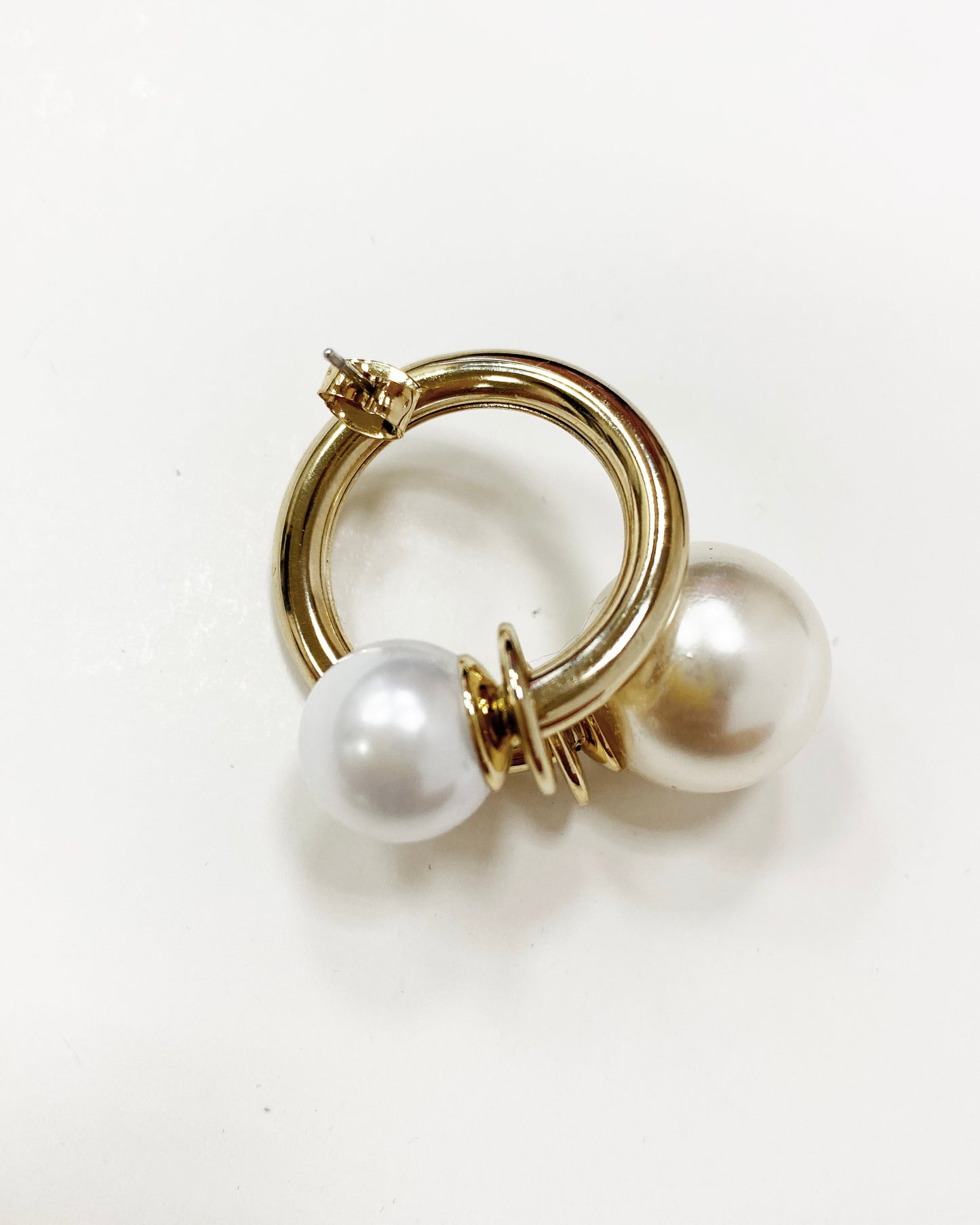 gold metal with pearls earrings