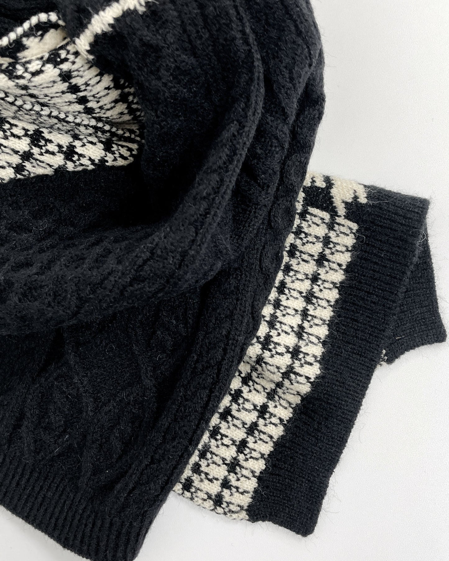 black & ivory patterned knitted scarf *pre-order*