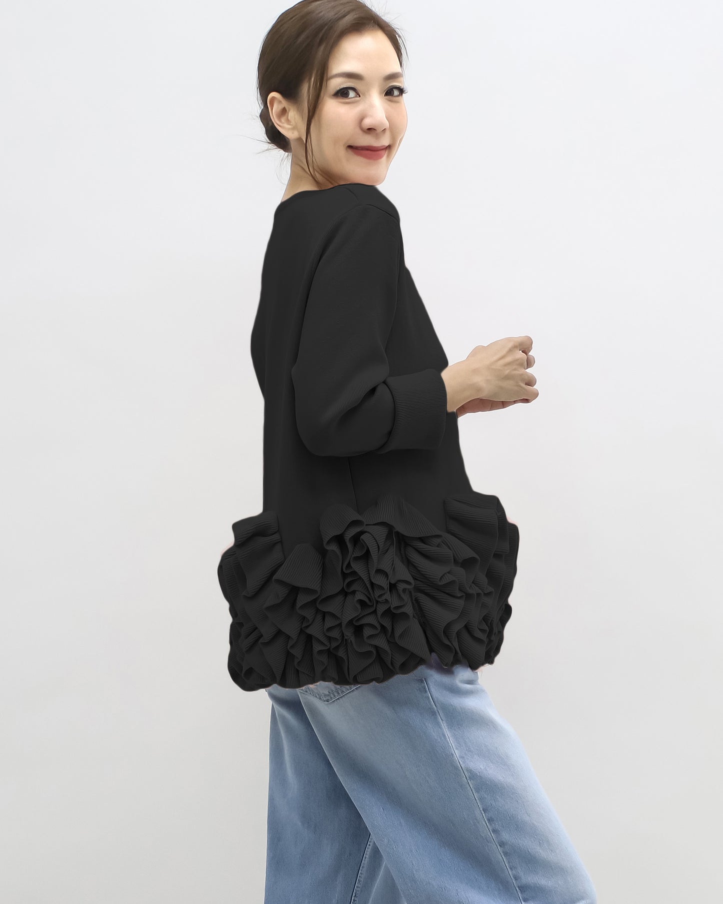 black ruffles hem knitted top *pre-order*