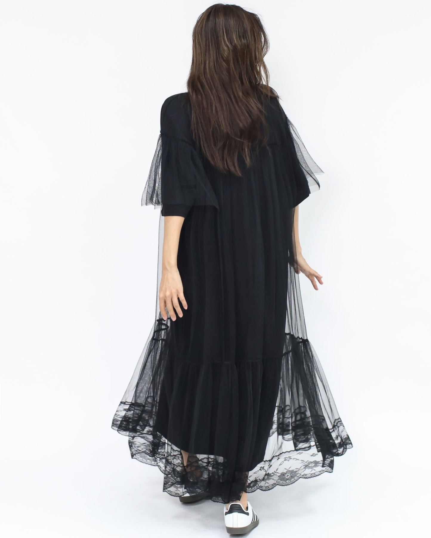 黑色網紗蕾絲疊層 T 卹連身裙