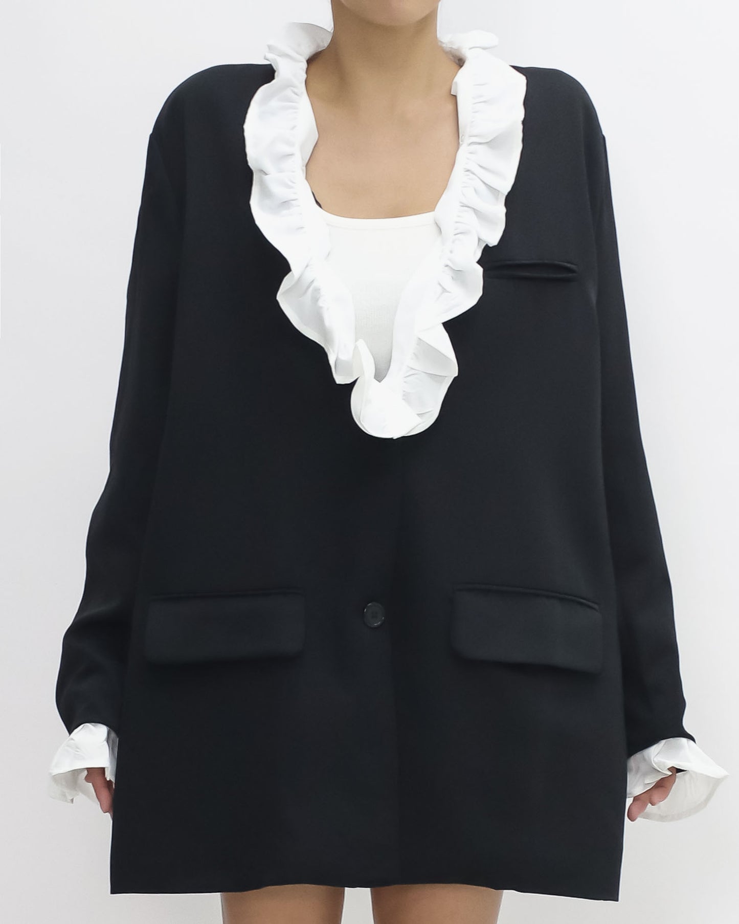 black w/ ivory shirt ruffles blazer *pre-order*