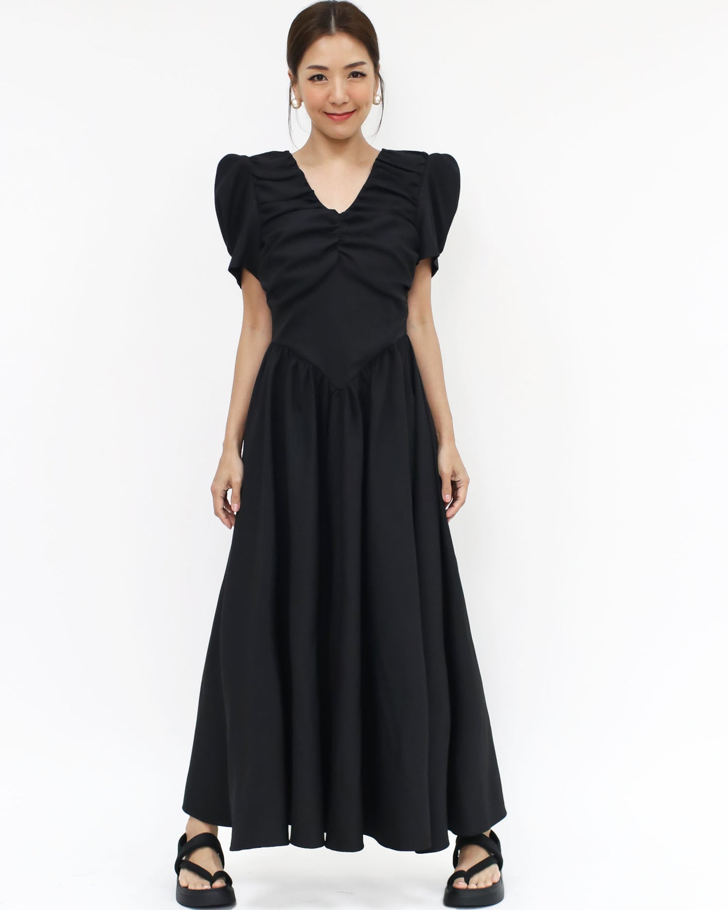 black pleats shoulders longline dress