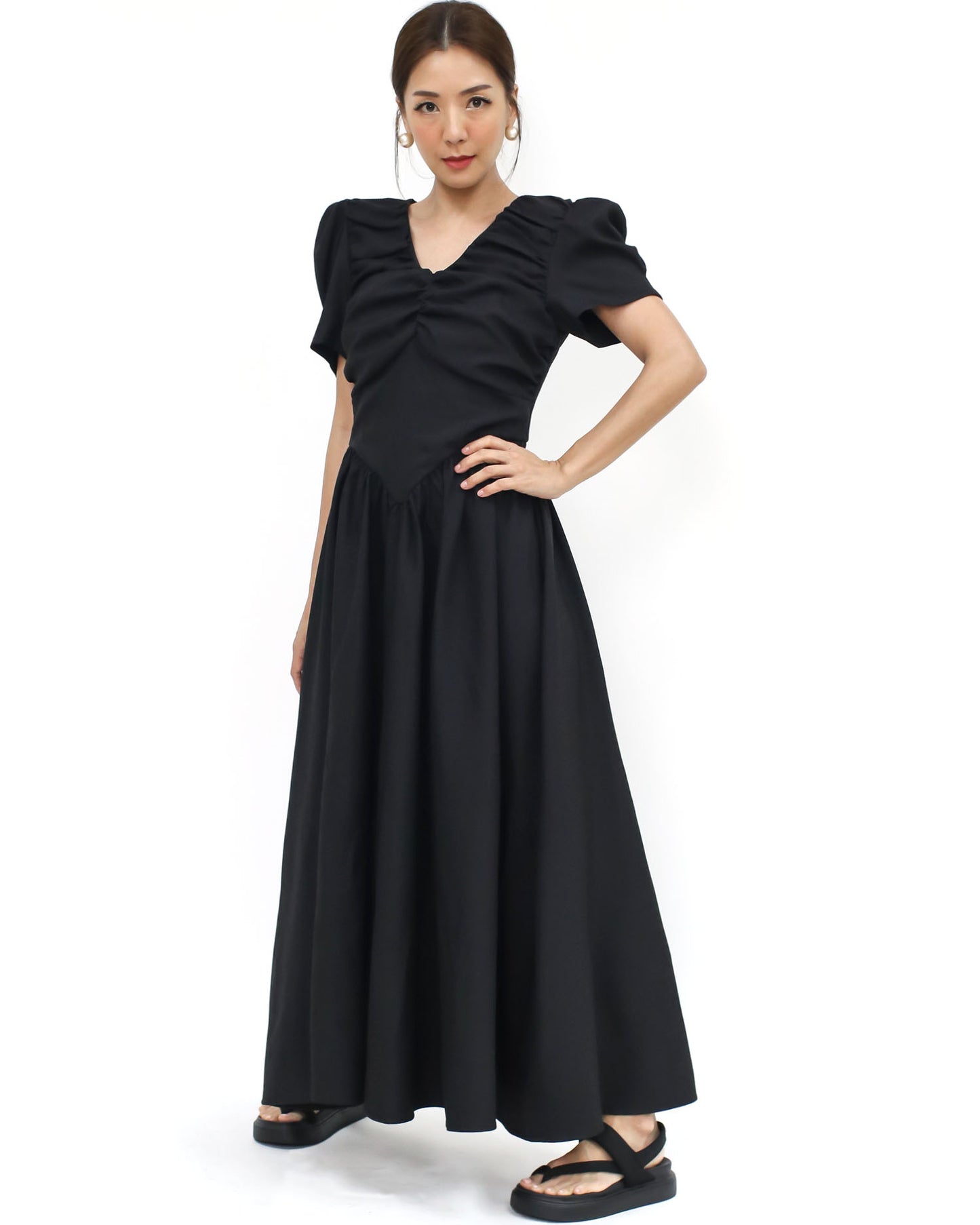 black pleats shoulders longline dress