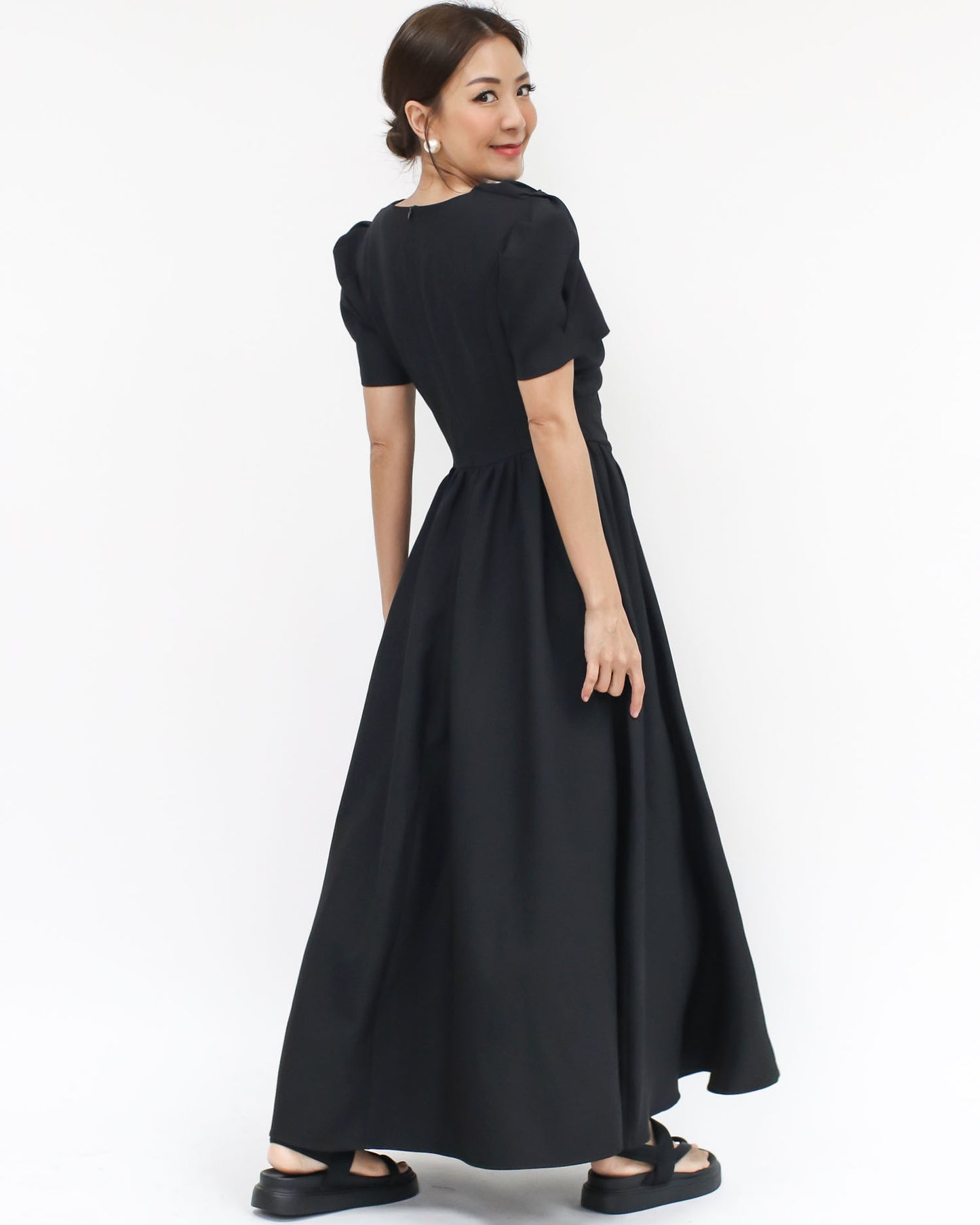black pleats shoulders longline dress
