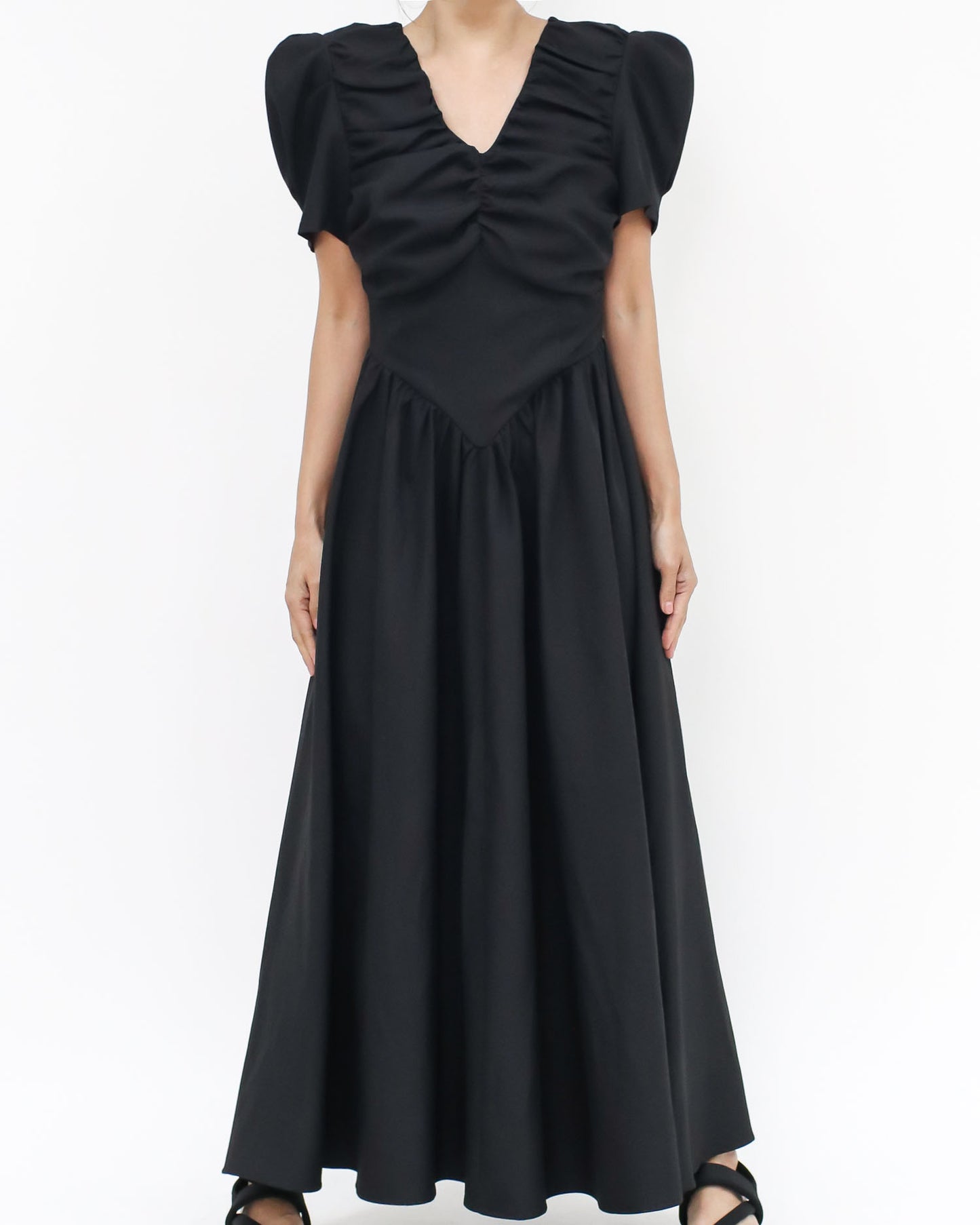 black pleats shoulders longline dress