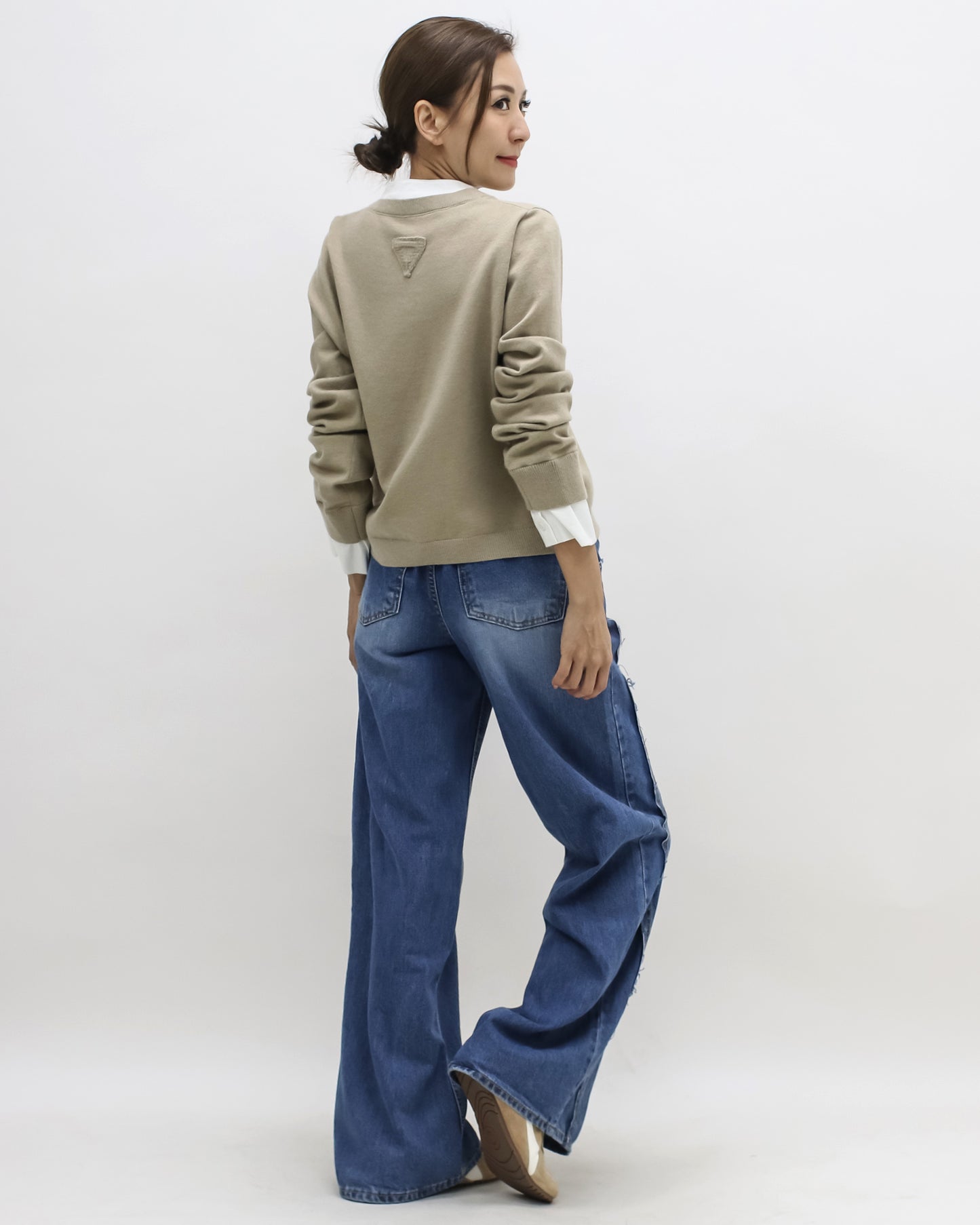 beige w/ ivory collar & cuffs knitted top