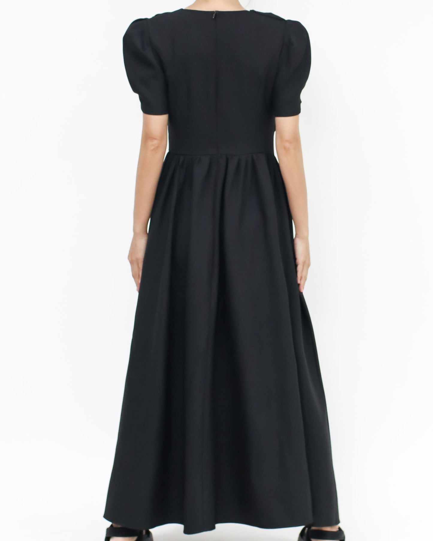 black pleats shoulders longline dress