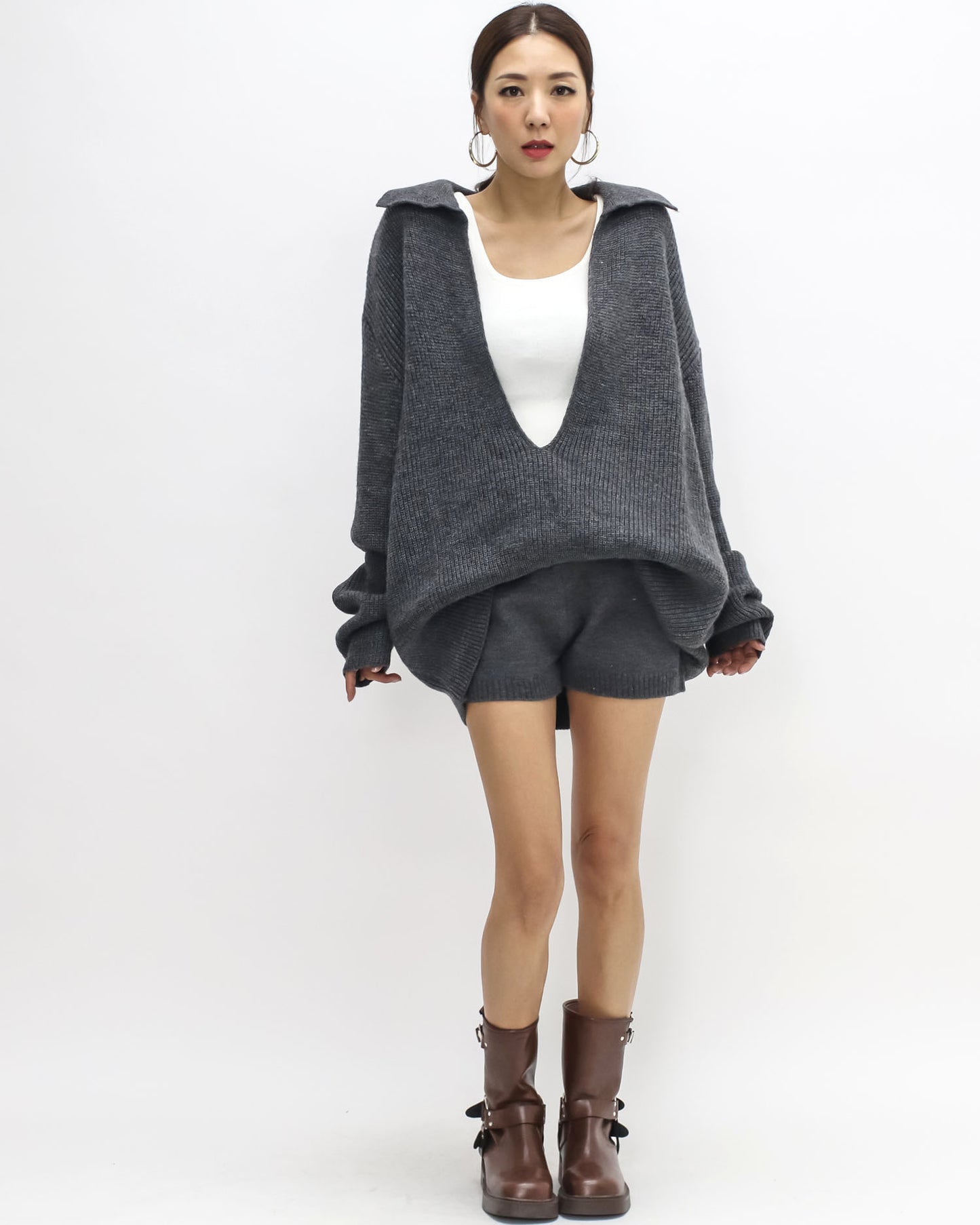 grey collar V neck & shorts knitted set