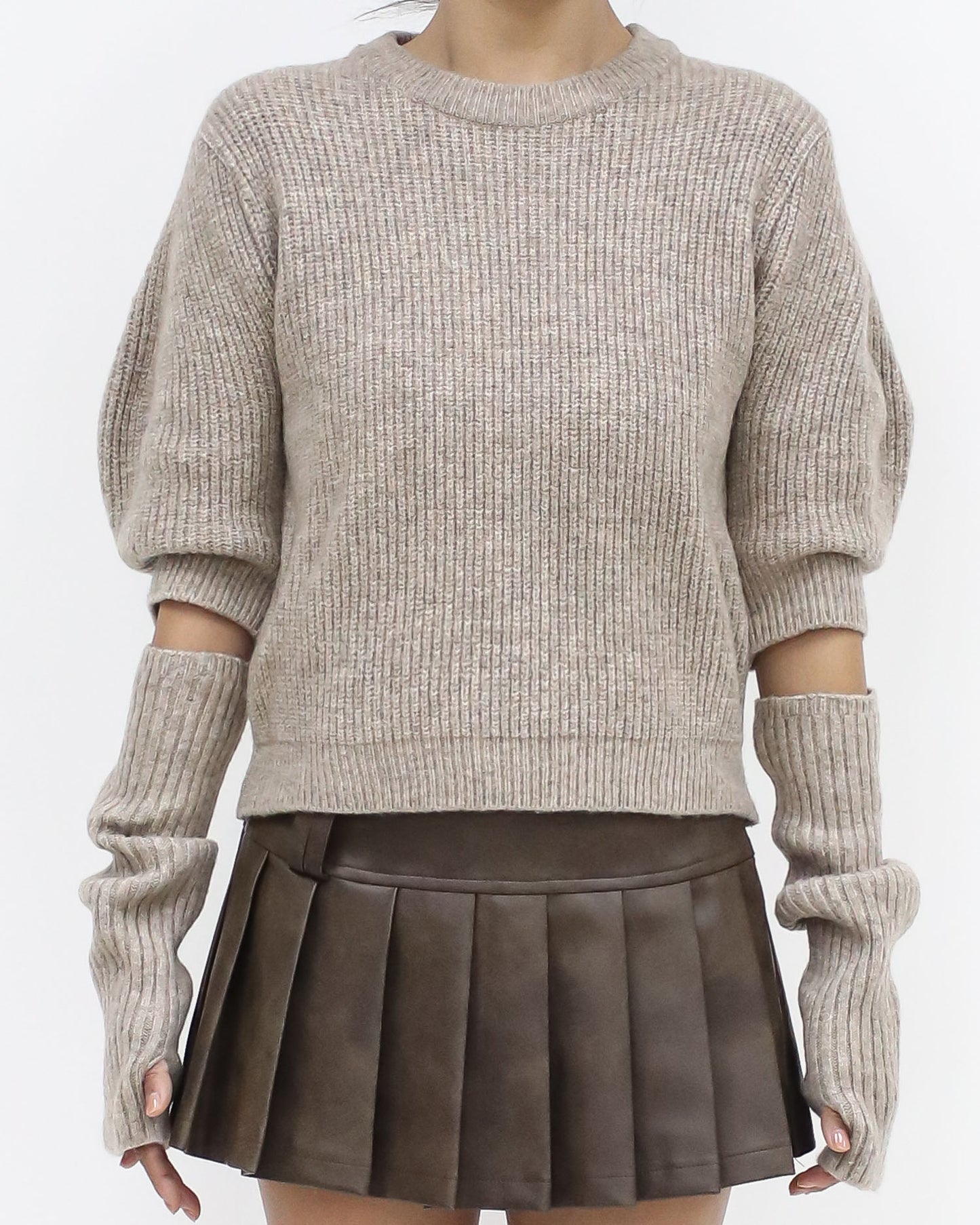 beige knitted top w/ sleeves