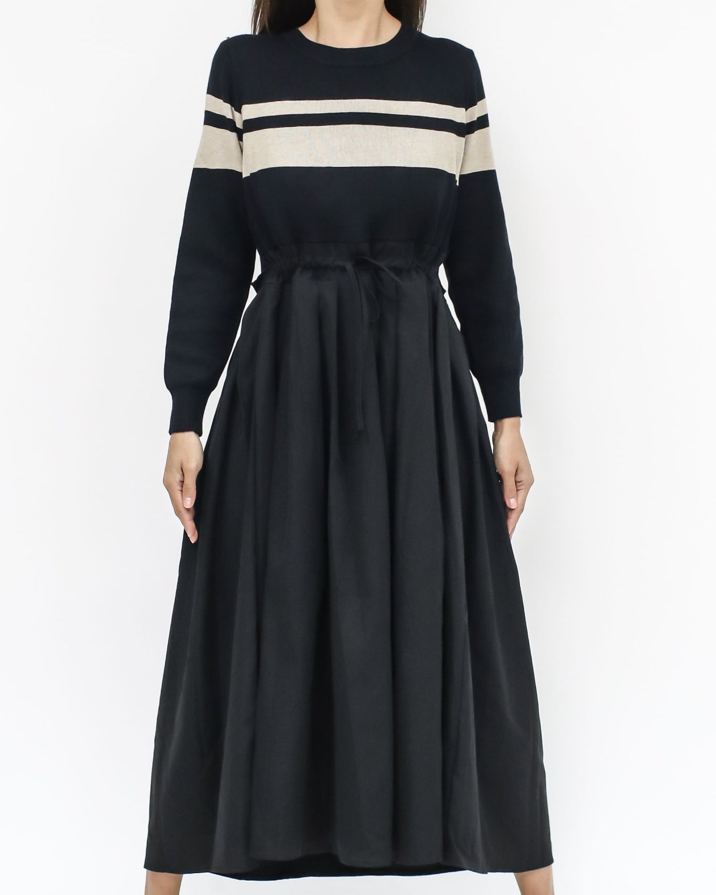 黑色和象牙色條紋針織襯衫喇叭連身裙