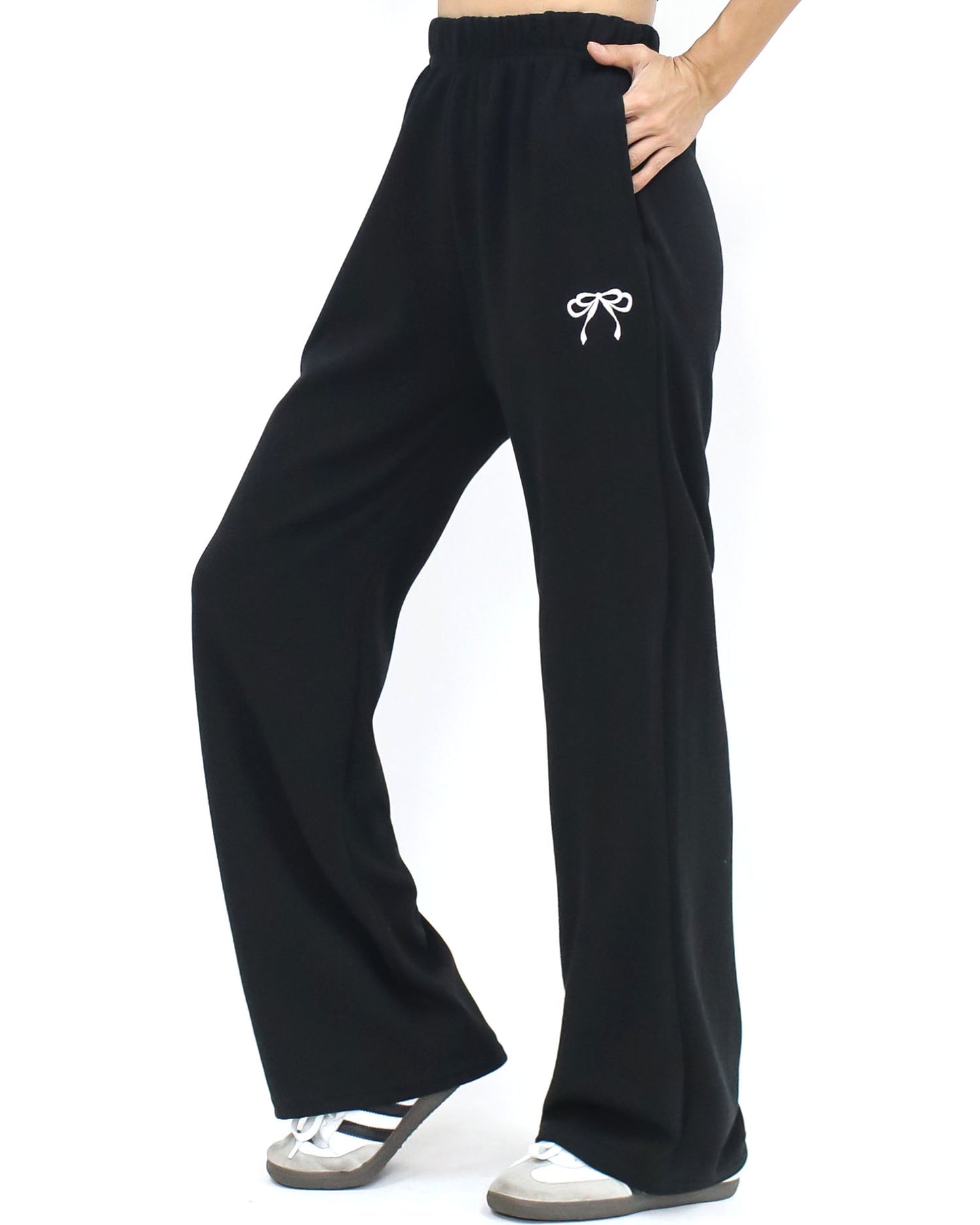 black bow sweatshirt & straight legs pants set *pre-order*