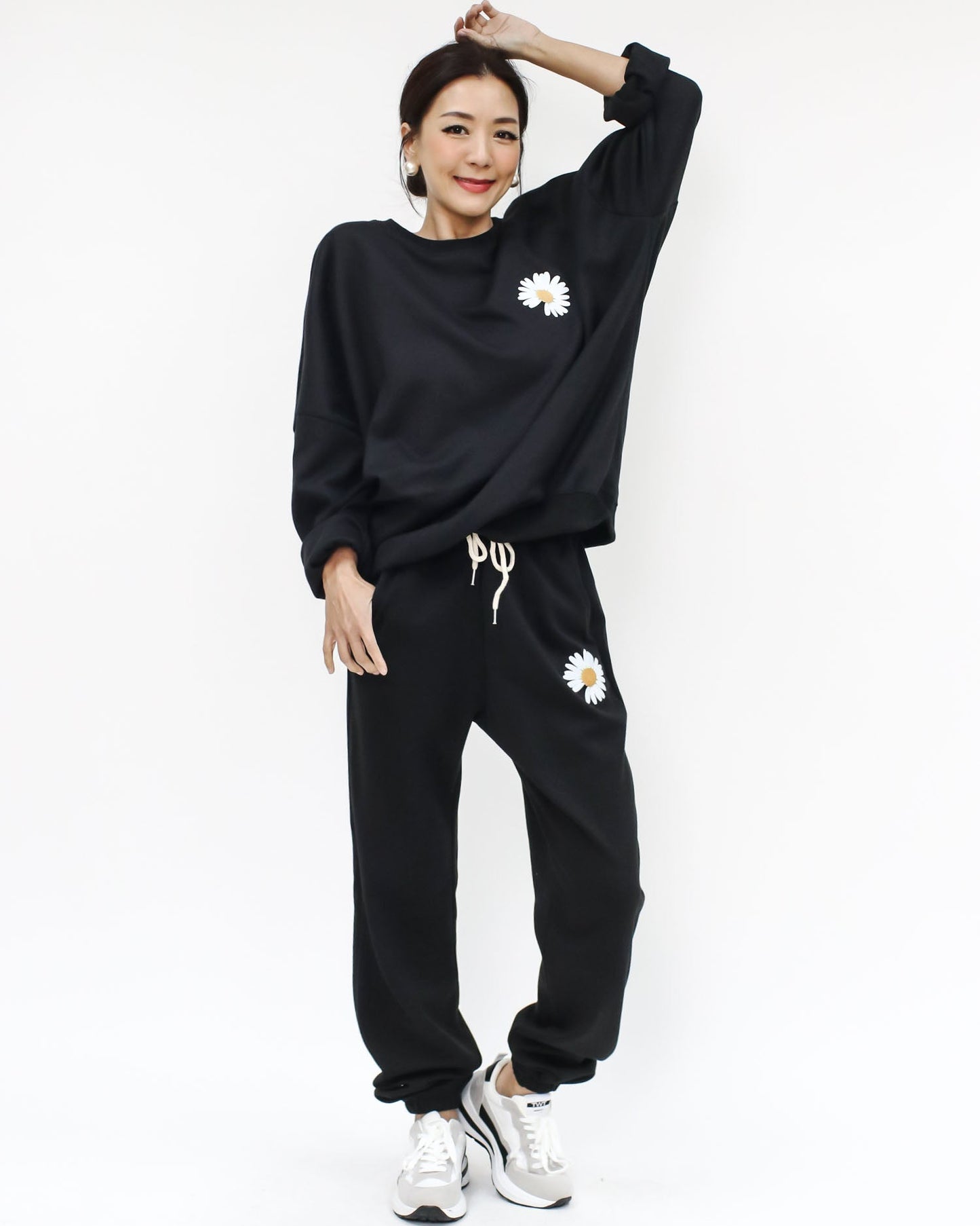 Black flower printed sweatshirt & joggers fleece set *pre-order*