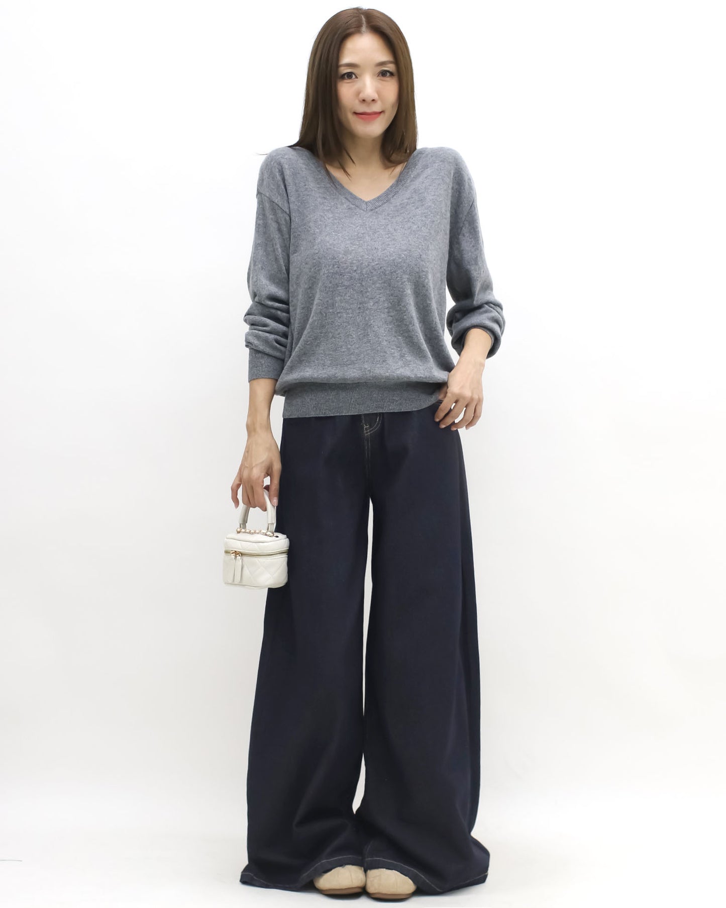 grey V neck front & back knitted top