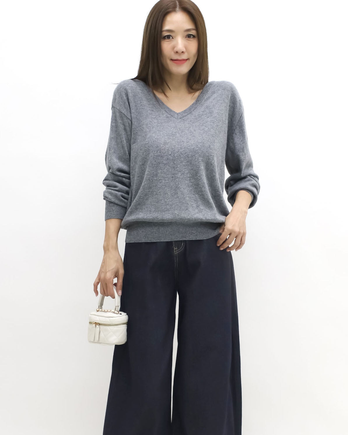 grey V neck front & back knitted top