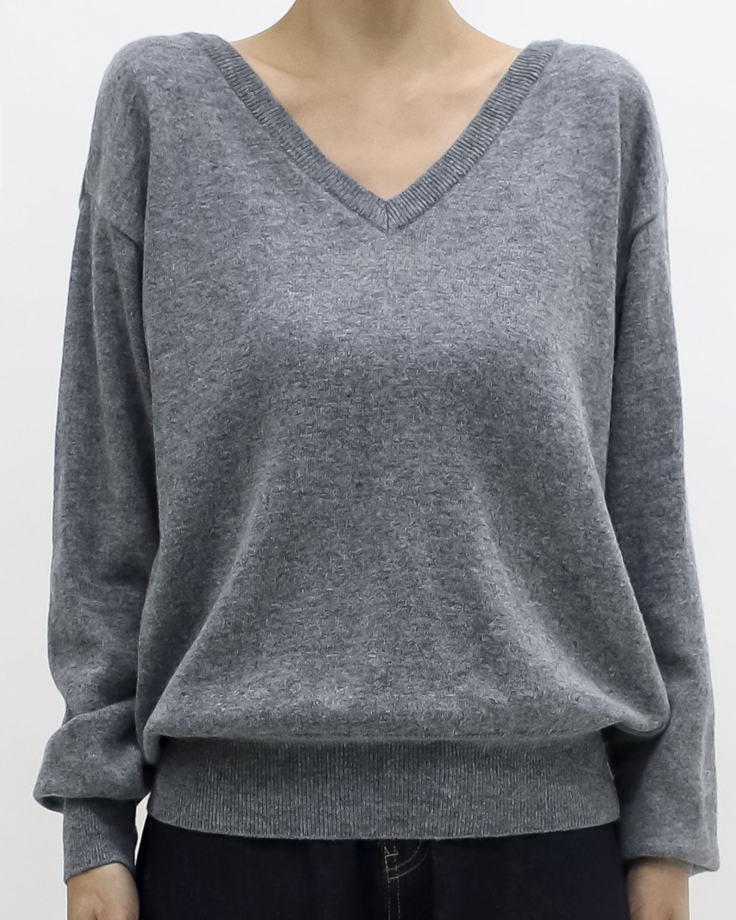 grey V neck front & back knitted top