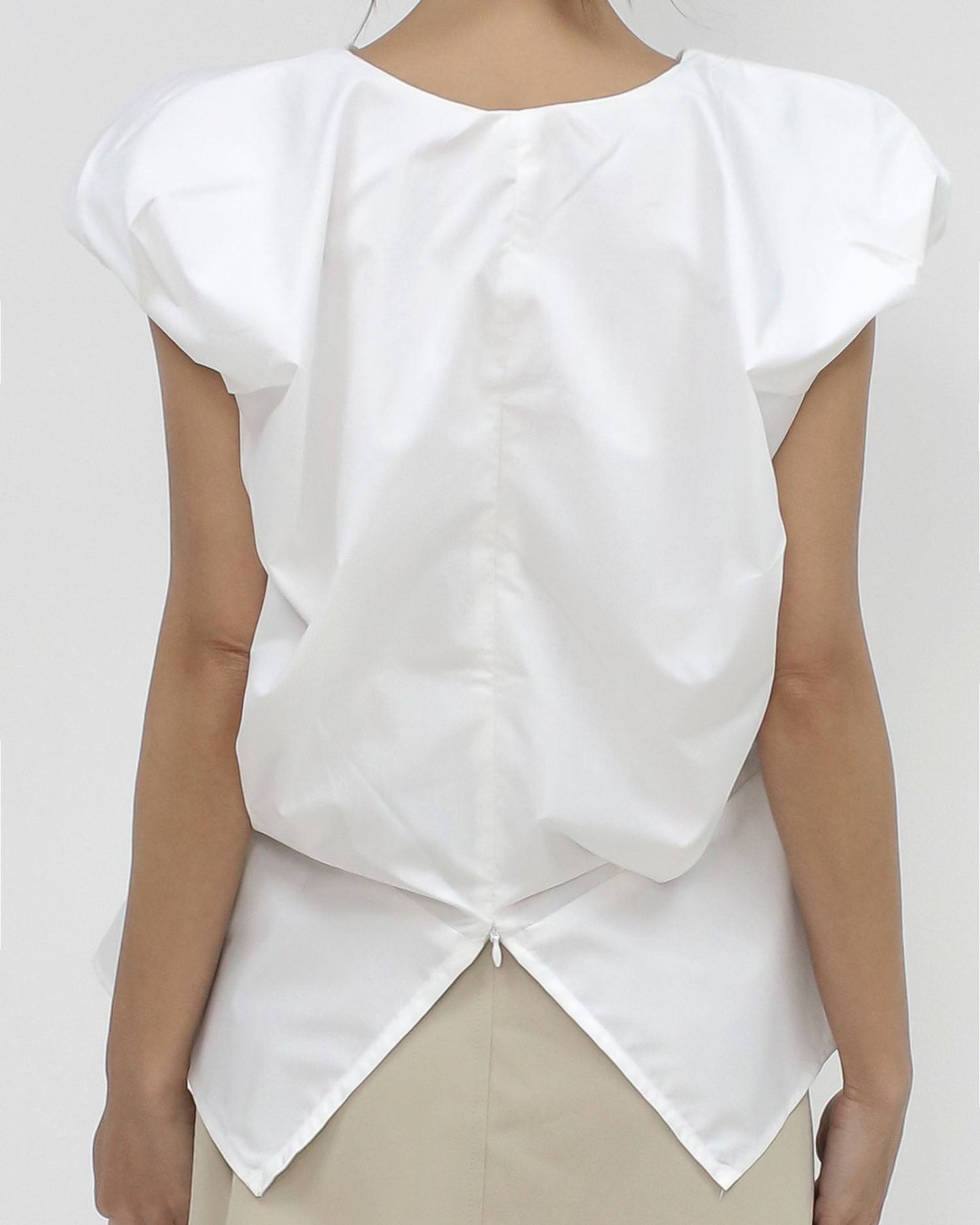 ivory V back puff shirt top *pre-order*