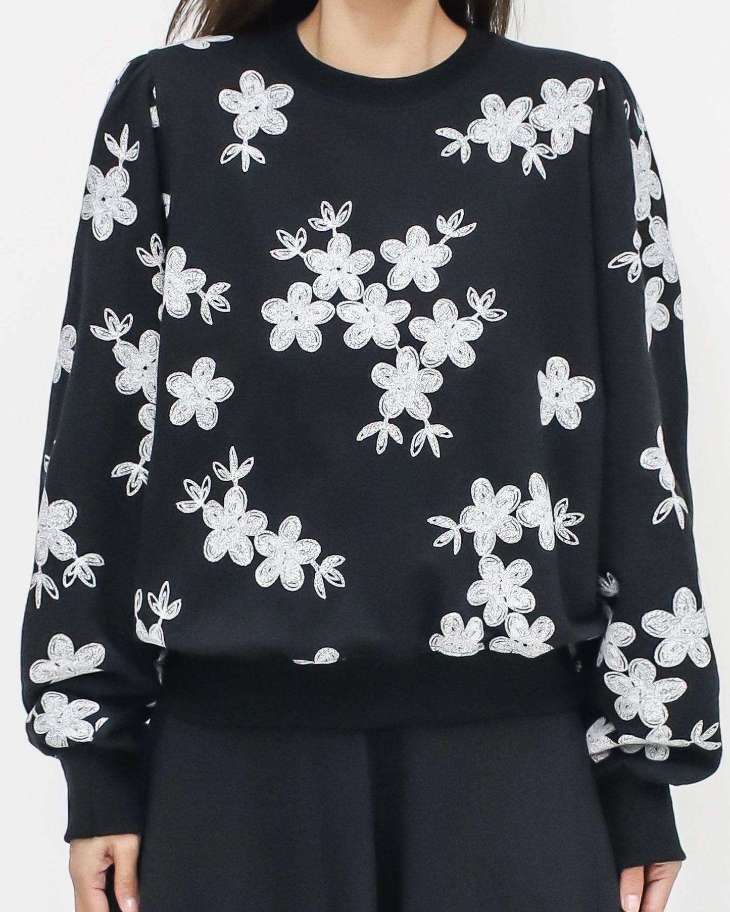 black & ivory flower printed sweatshirt *pre-order*