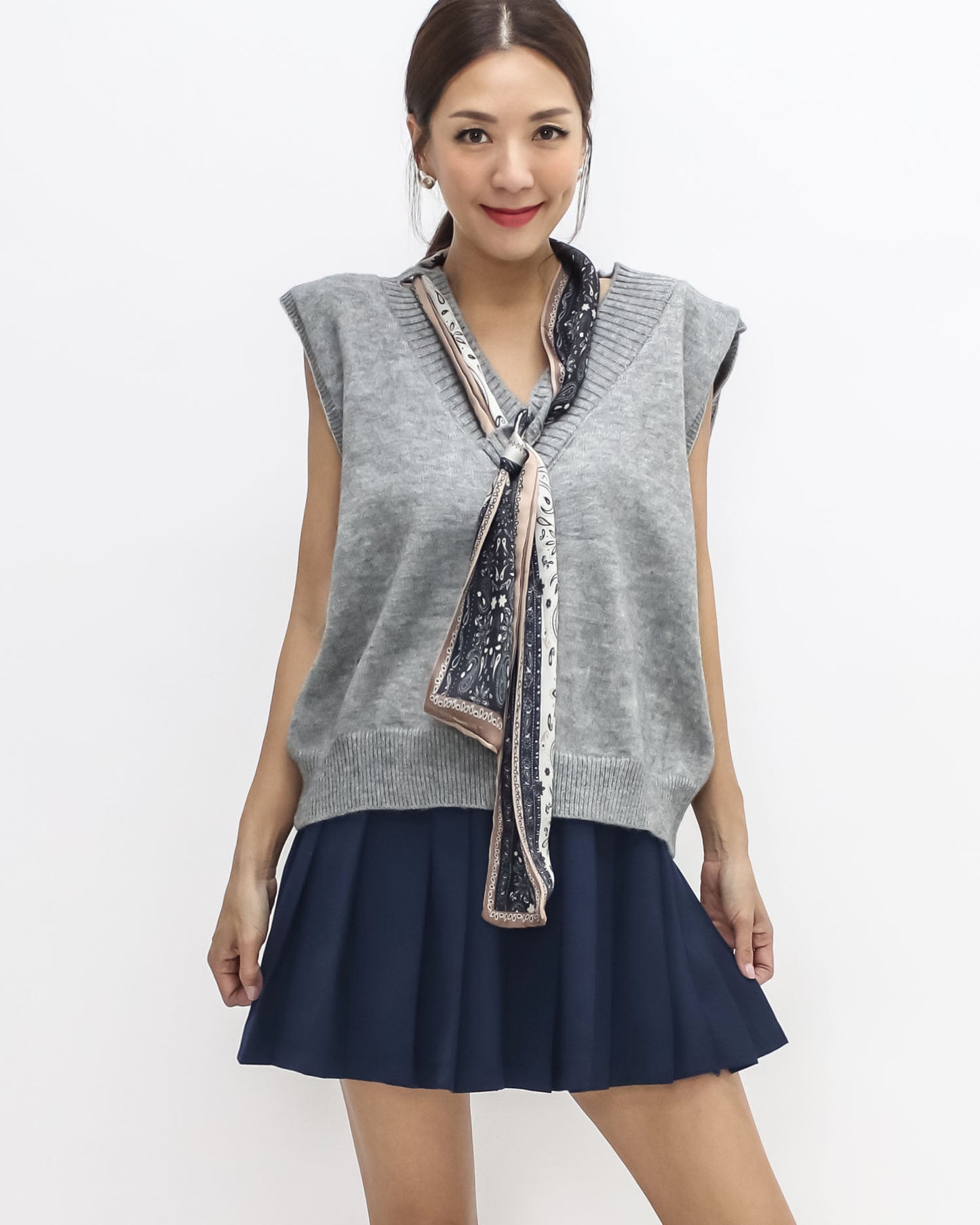 grey w/ printed scarf knitted vest