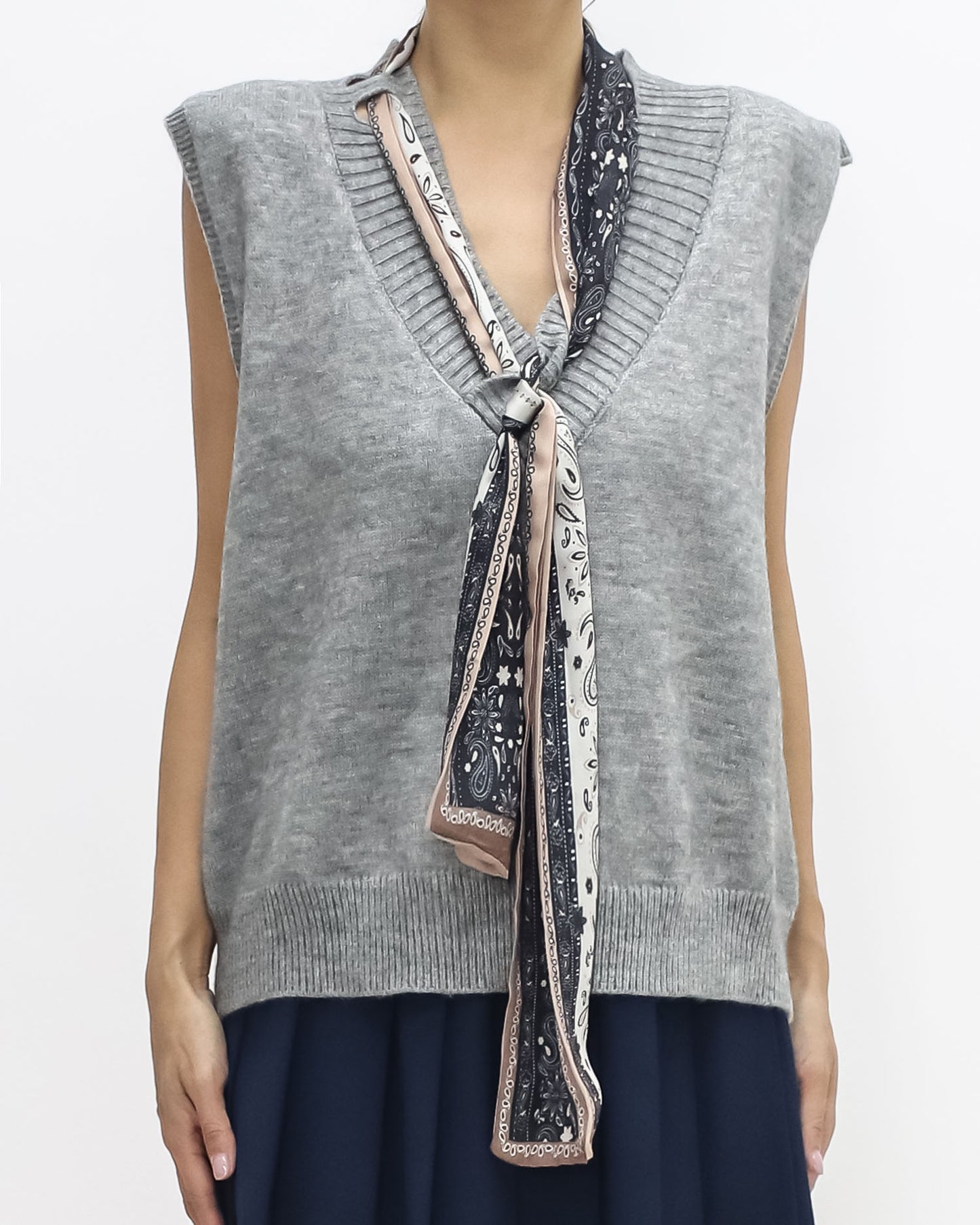 grey w/ printed scarf knitted vest