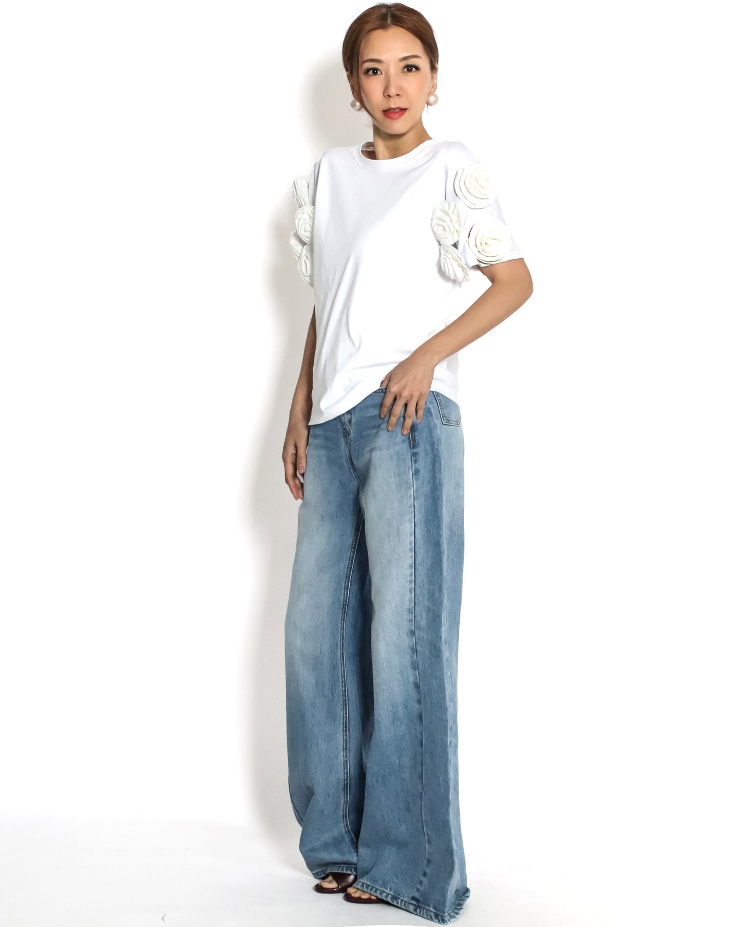 ivory tee w/ flowers sleeves *pre-order*