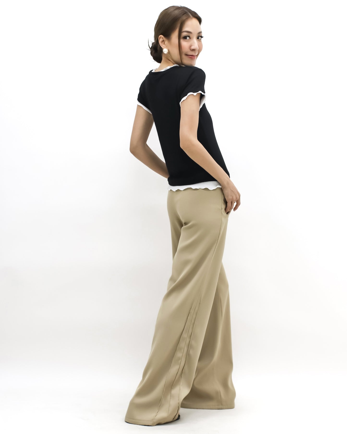 black w/ ivory ruffles hem tee