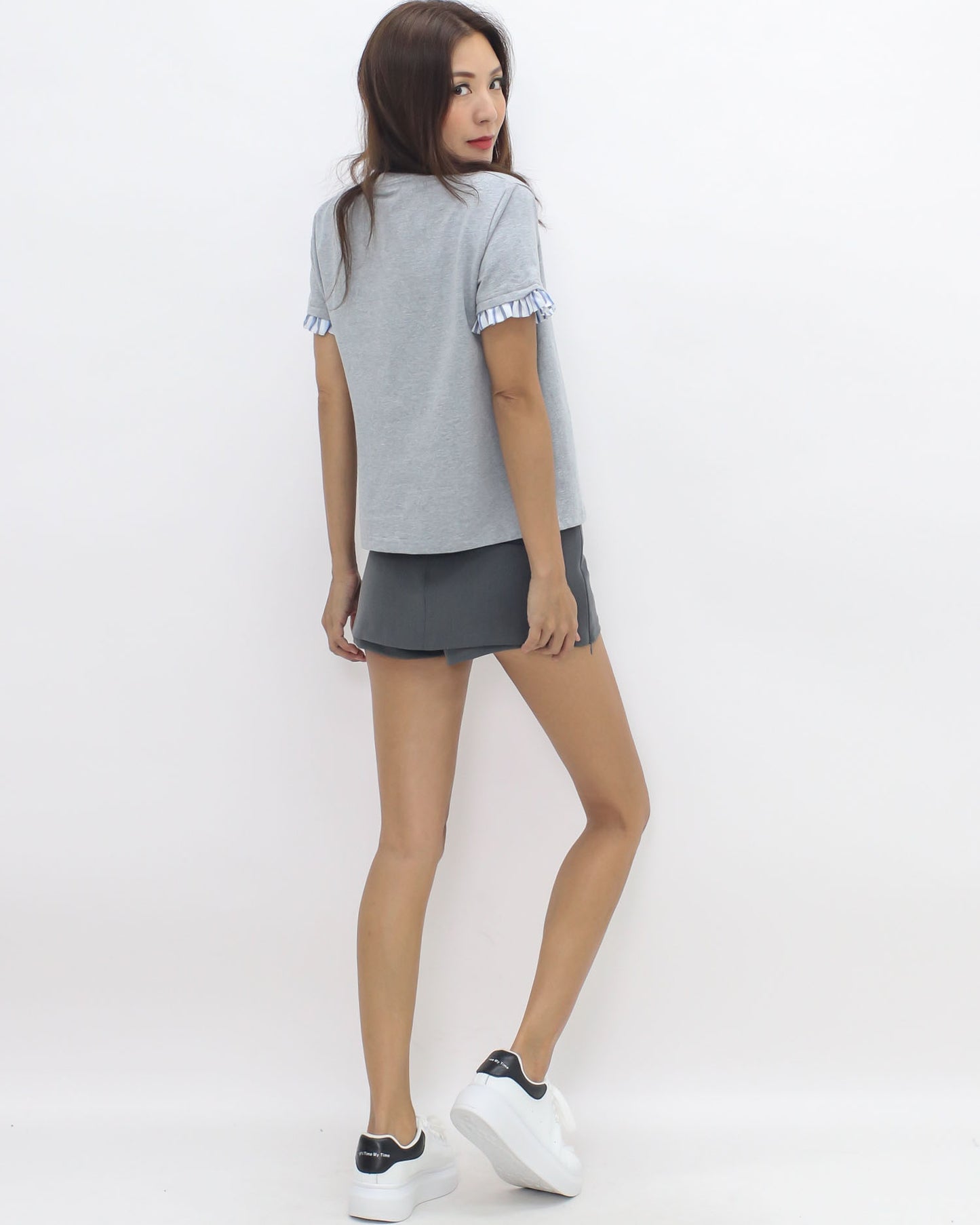 grey w/ blue stripes shirt hem tee