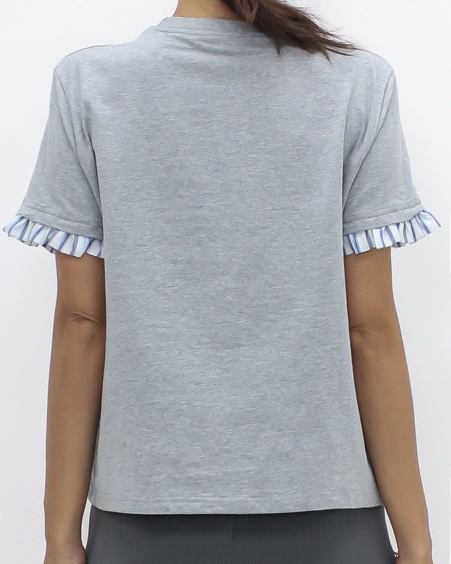 grey w/ blue stripes shirt hem tee