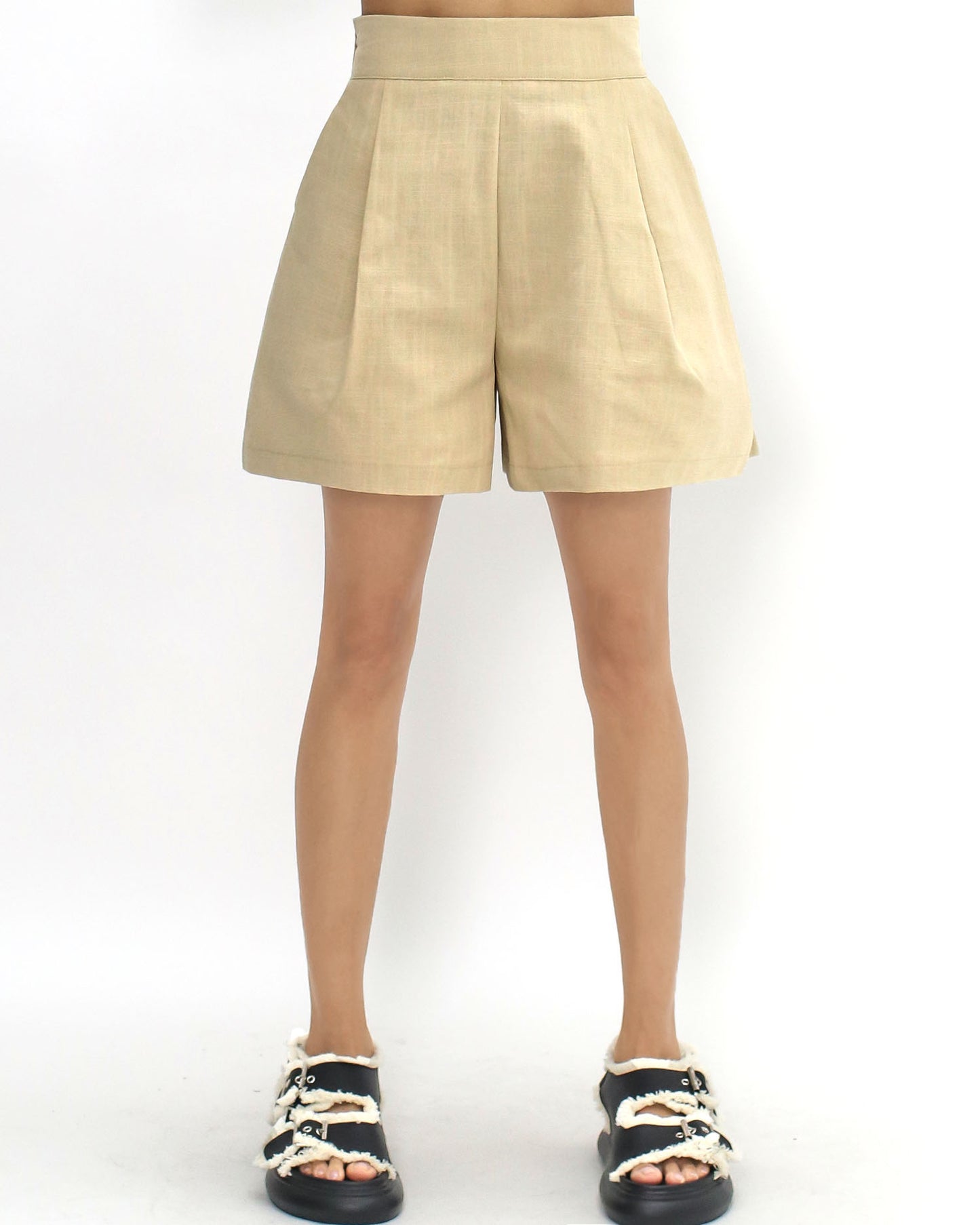 beige linen pockets shorts