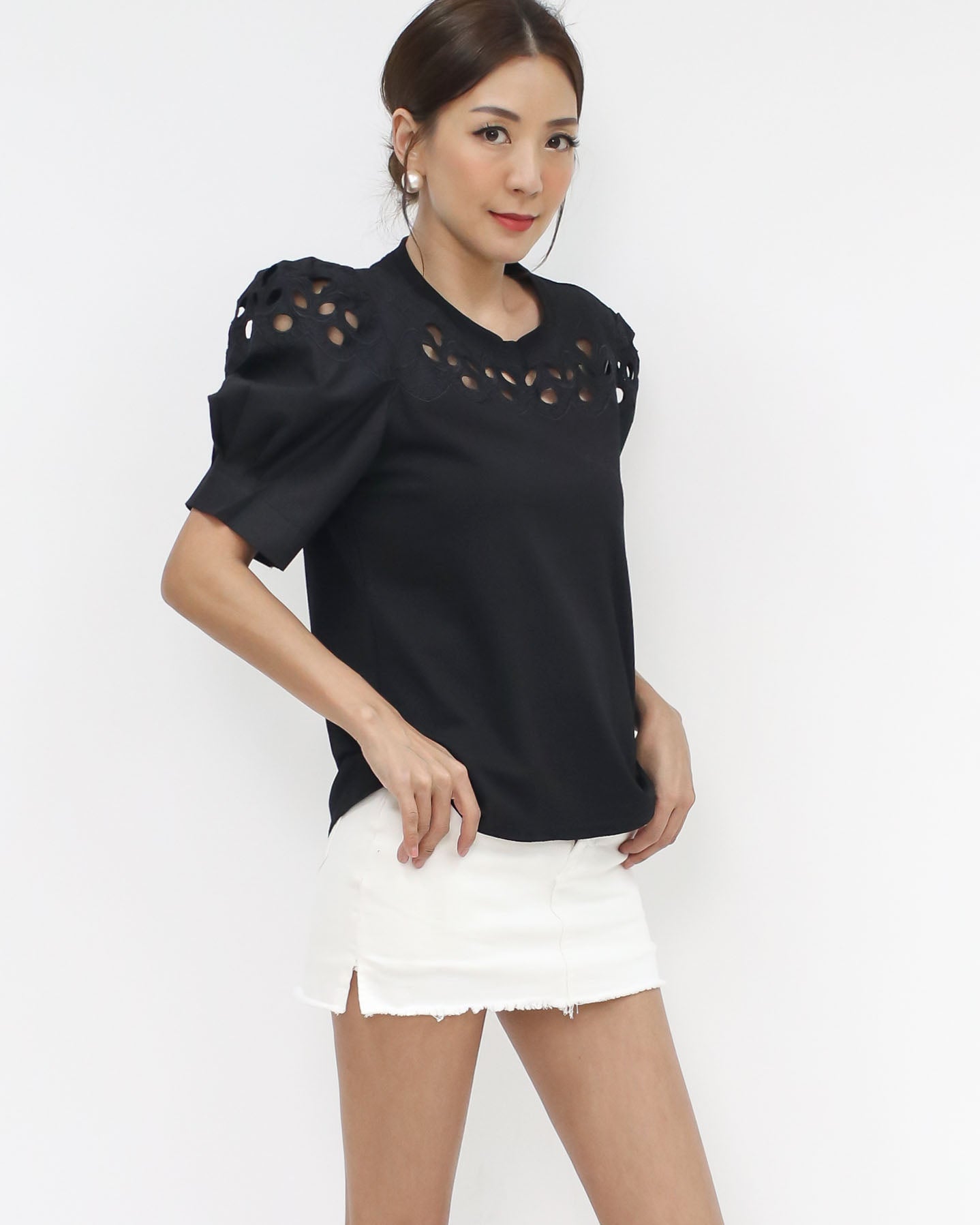 black crochet puff sleeves tee *pre-order*