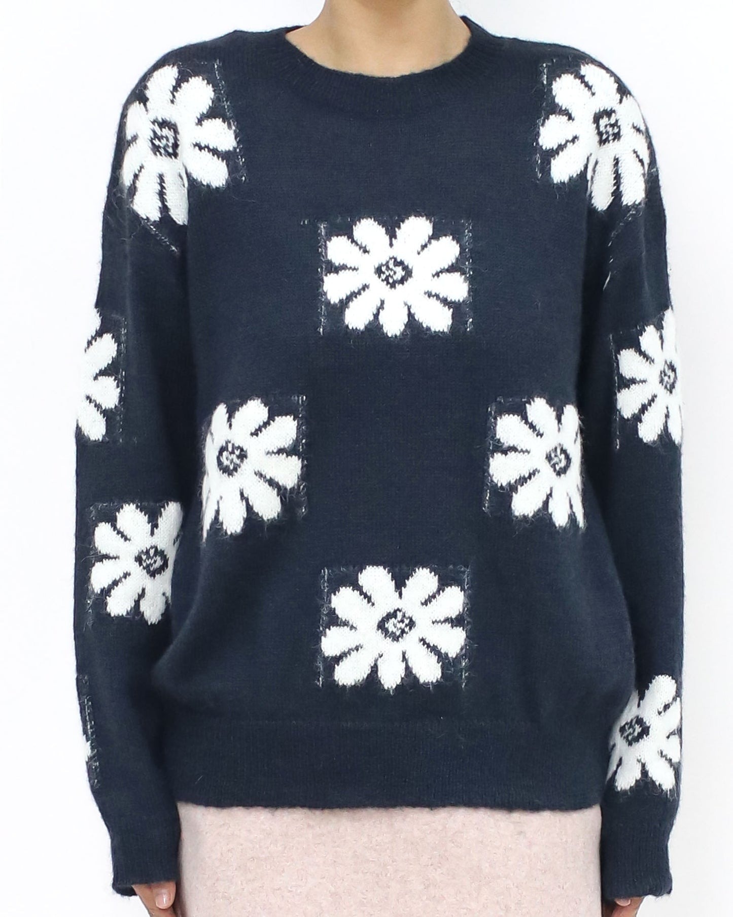navy & ivory flowers knitted top