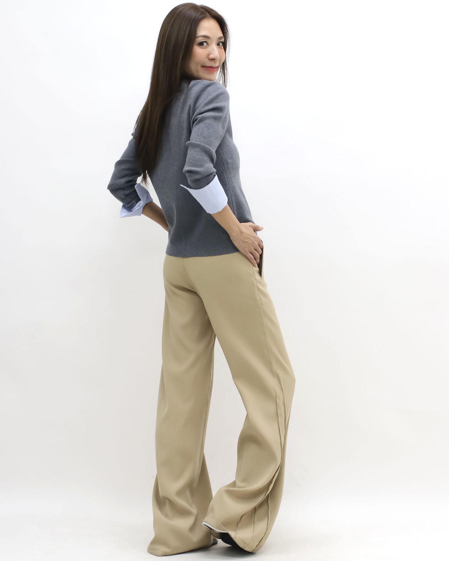 grey w/ blue shirt cuffs knitted top