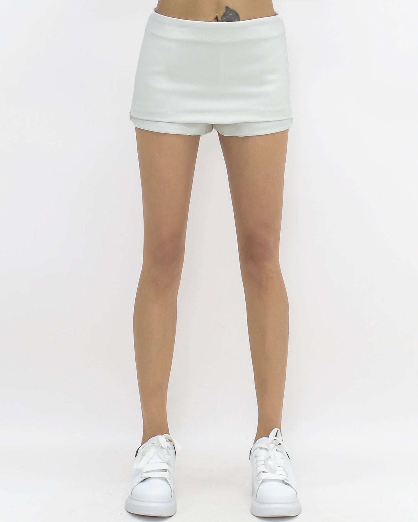 ivory layer mid rise skort *pre-order*